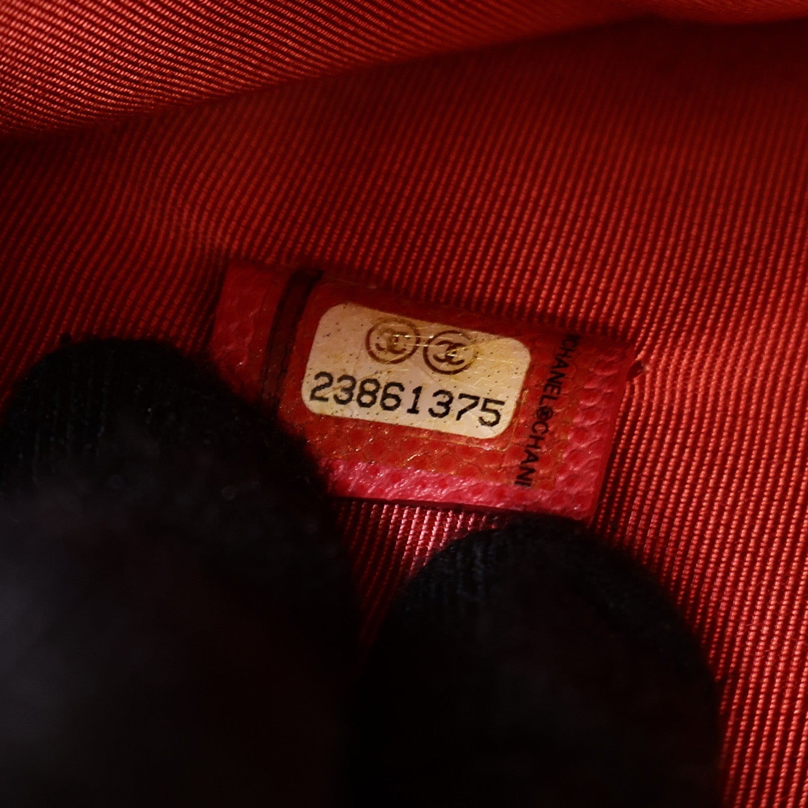 CHANEL 牛皮皮革Pouch金扣手拿包