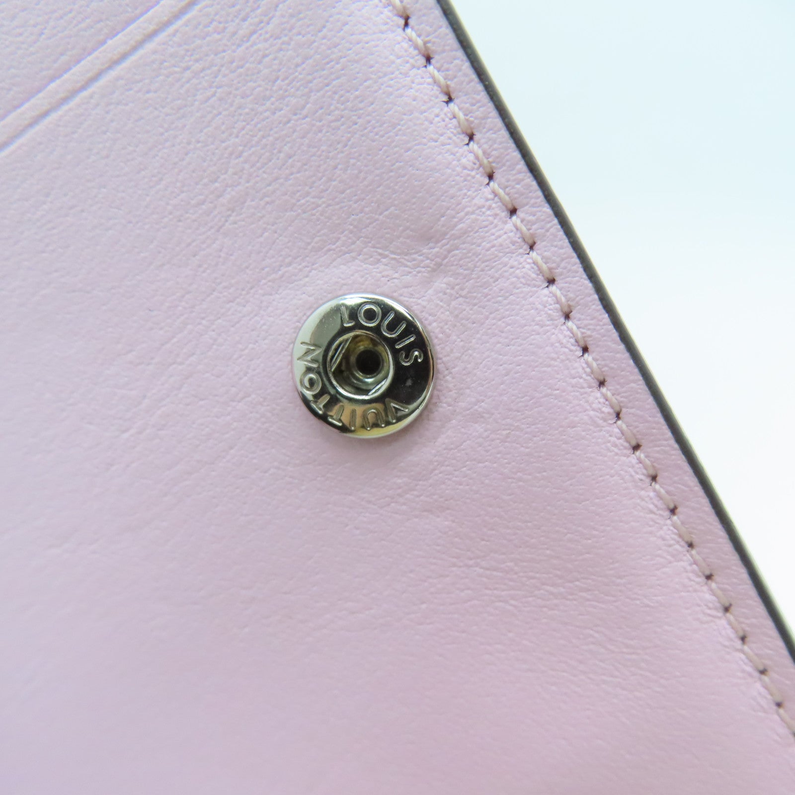LOUIS VUITTON [Sharp Discount] Mahina Wallet Silver Buckle Wallet Pink