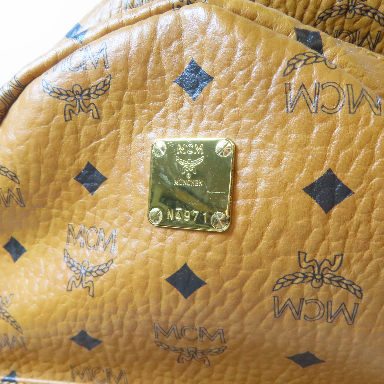 MCM 牛皮皮革Backpack金扣背包啡色