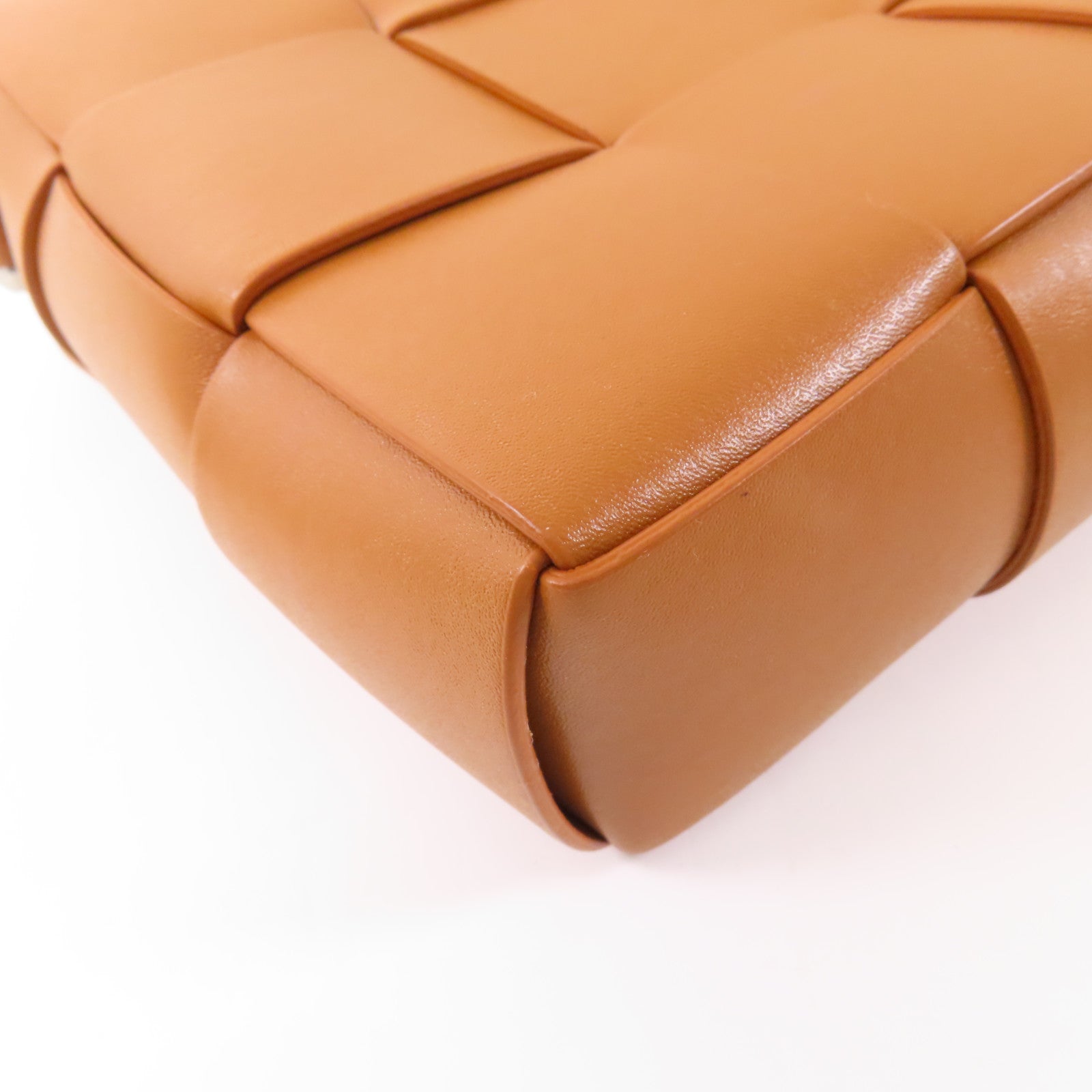 BOTTEGA VENETA 羊皮皮革Cassette銀扣肩背袋