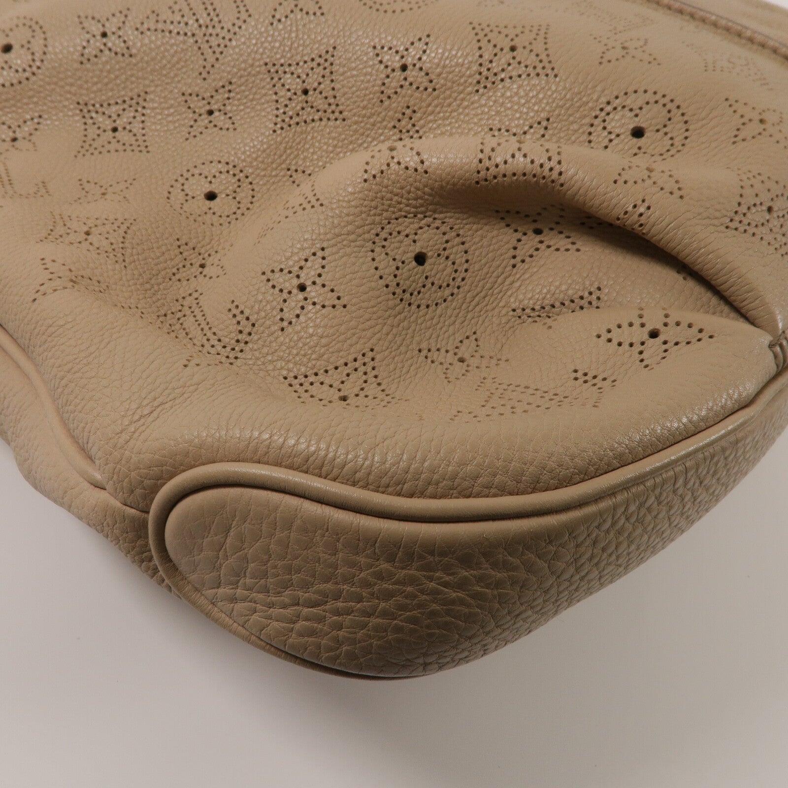 LOUIS VUITTON Mahina Selene MM
