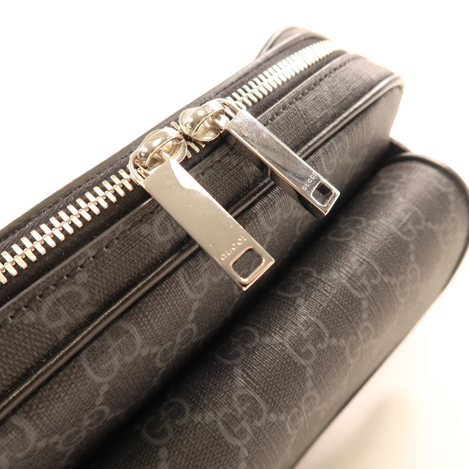 GUCCI 塗層帆布Crossbody Bag銀扣肩背袋