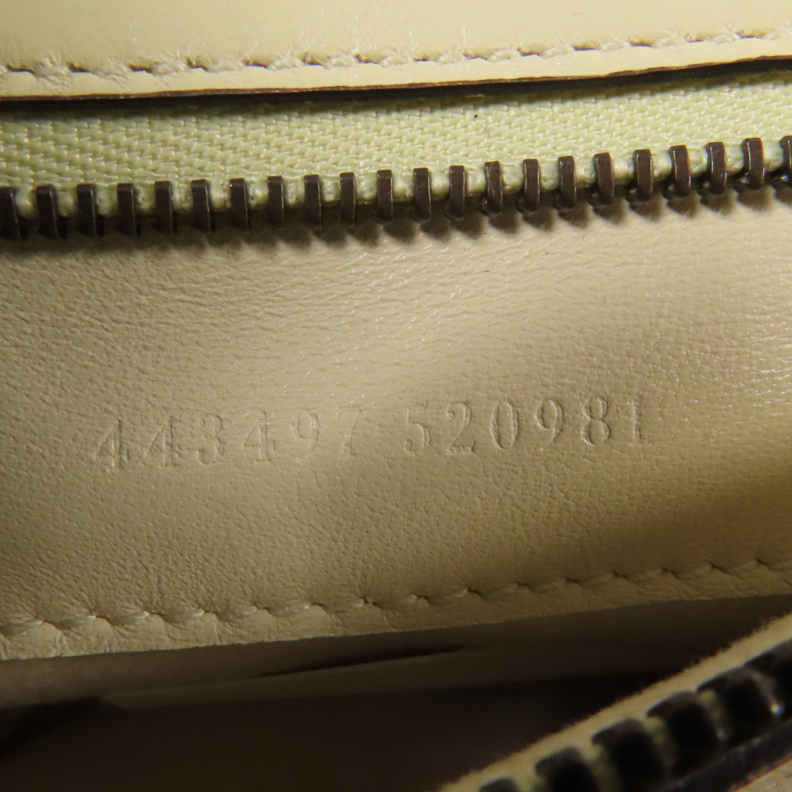 GUCCI 羊皮皮革GG Marmont金扣肩背袋