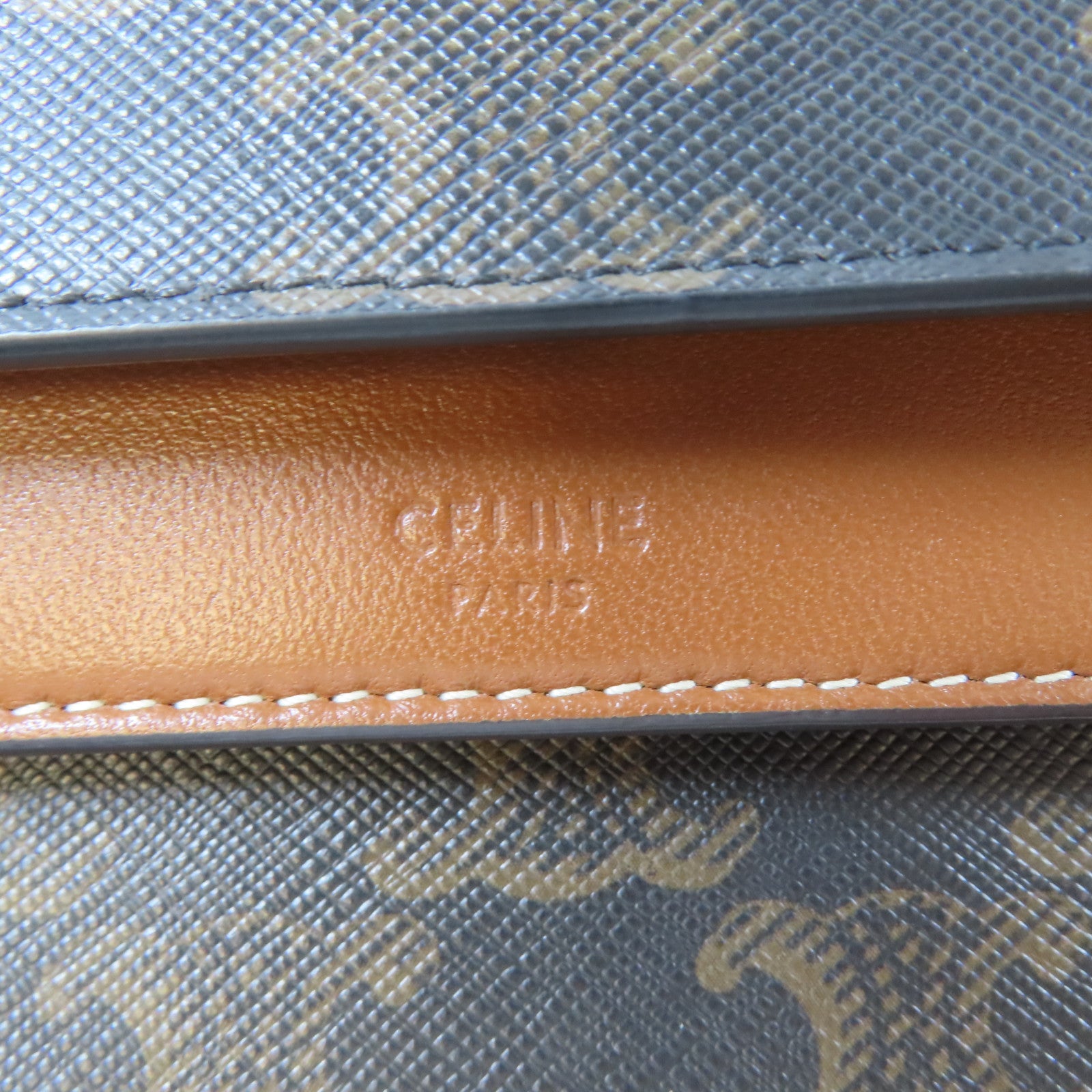 CELINE 塗層帆布Wallet On Strap金扣肩背袋啡色