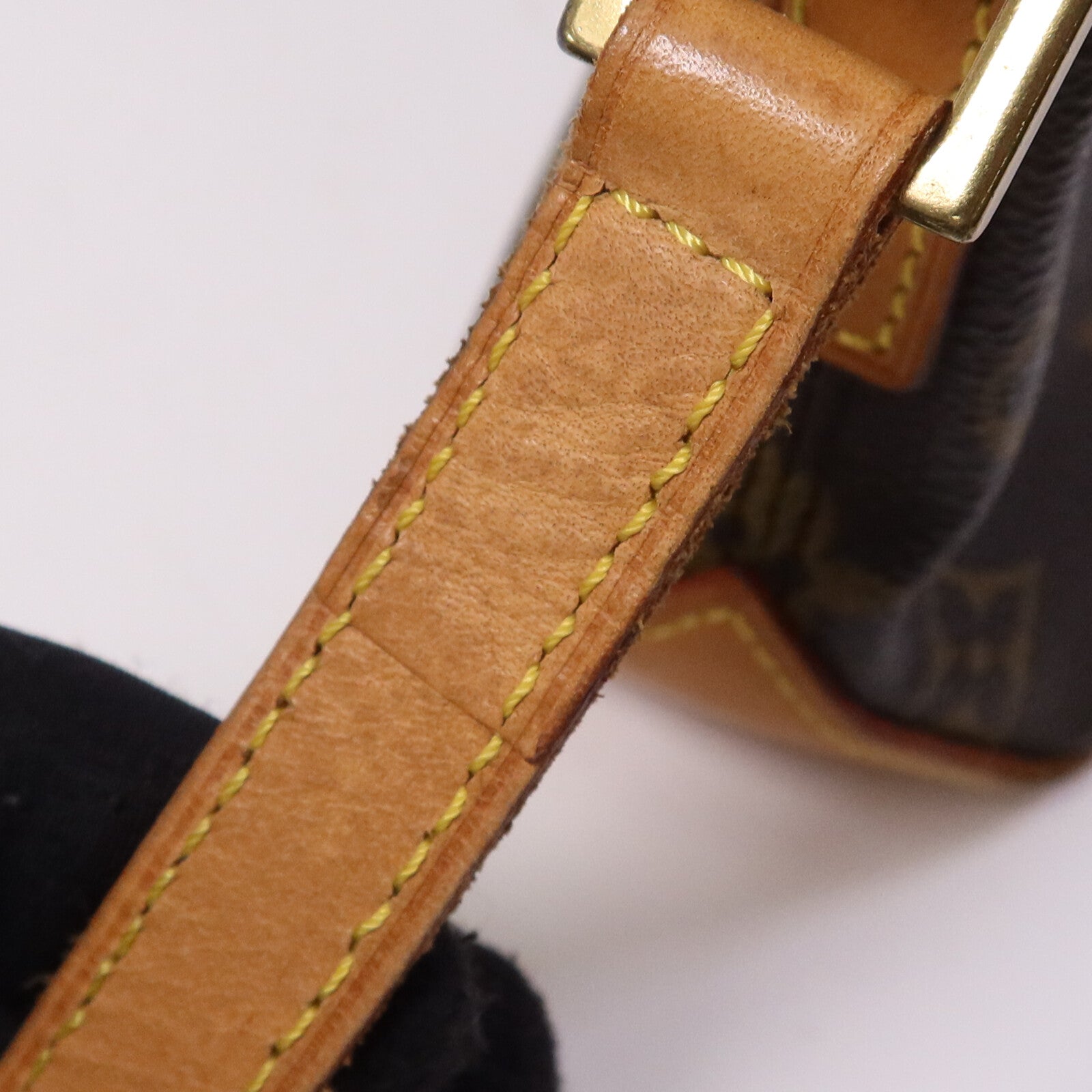 LOUIS VUITTON Monogram Trotteur金扣肩背袋