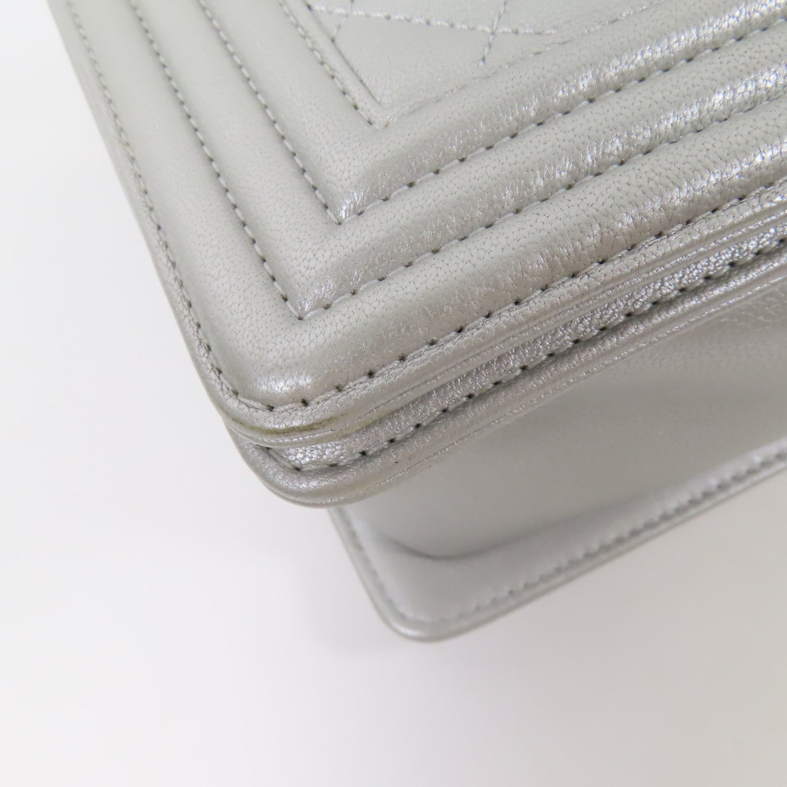 CHANEL 牛皮皮革Boy 25銀扣鏈帶肩背袋