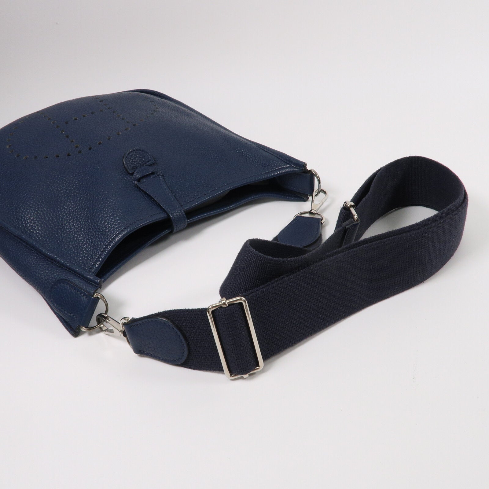 HERMES Clemence皮革Evelyne PM肩背袋Blue Indigo