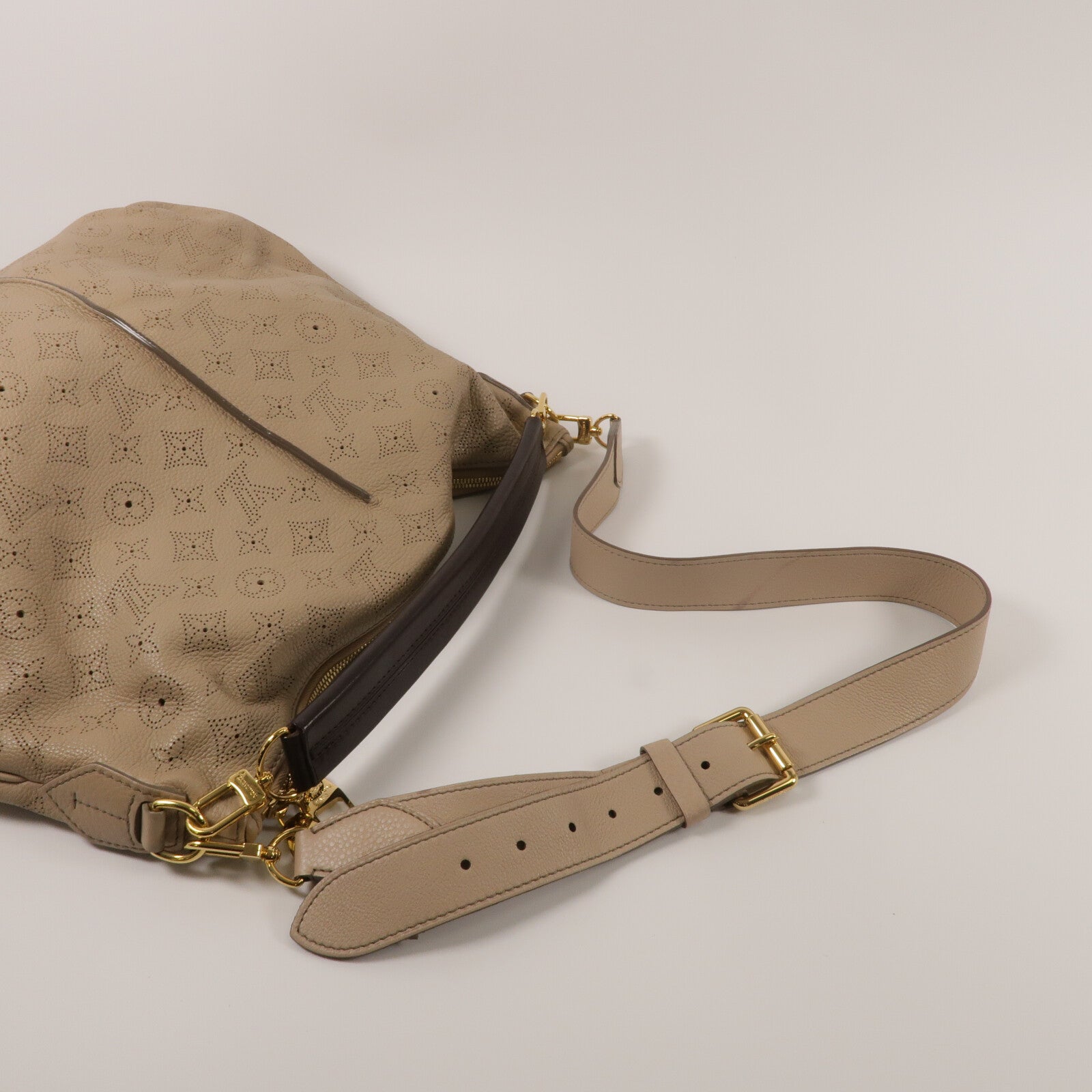 LOUIS VUITTON Mahina Selene MM
