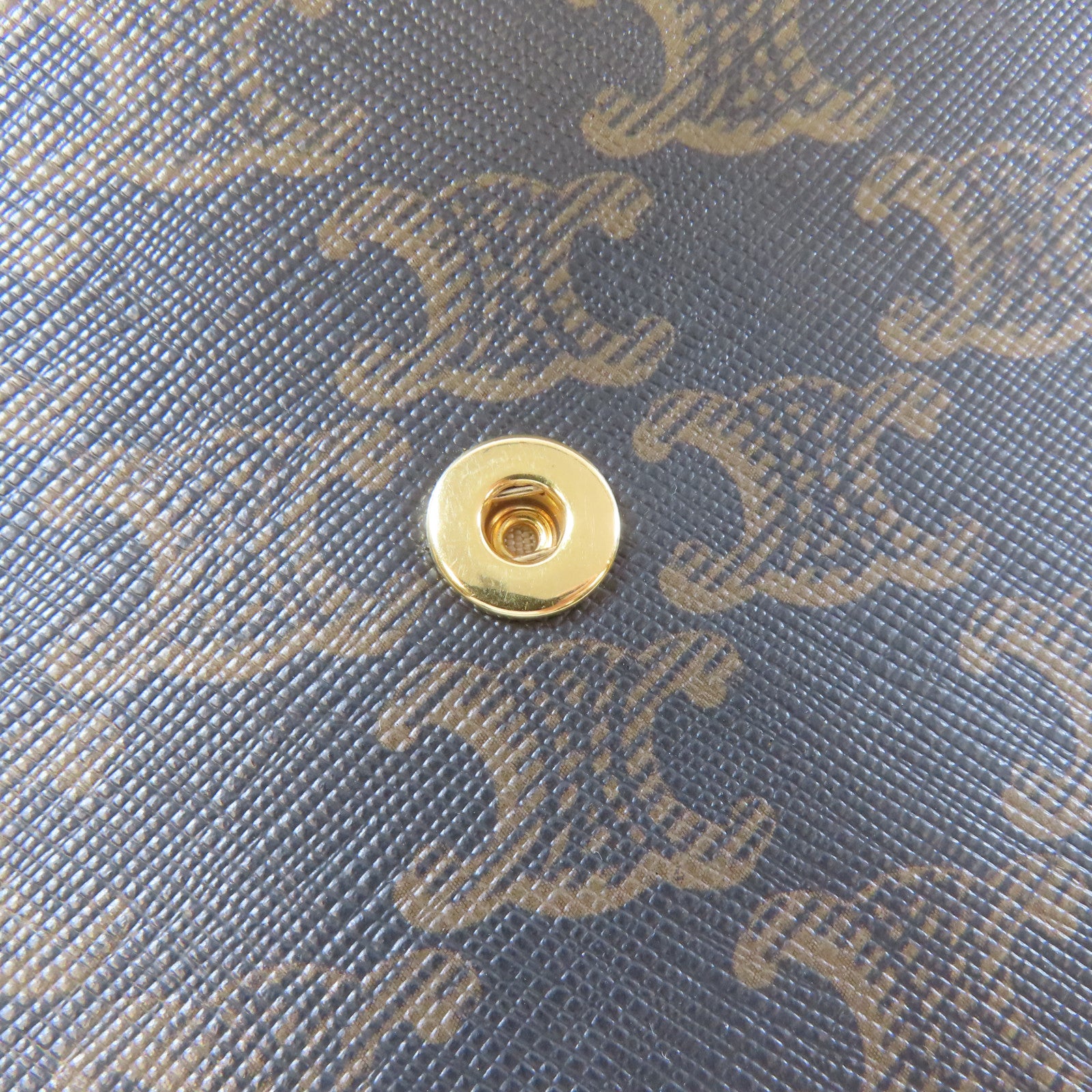 CELINE 塗層帆布Wallet On Strap金扣肩背袋啡色