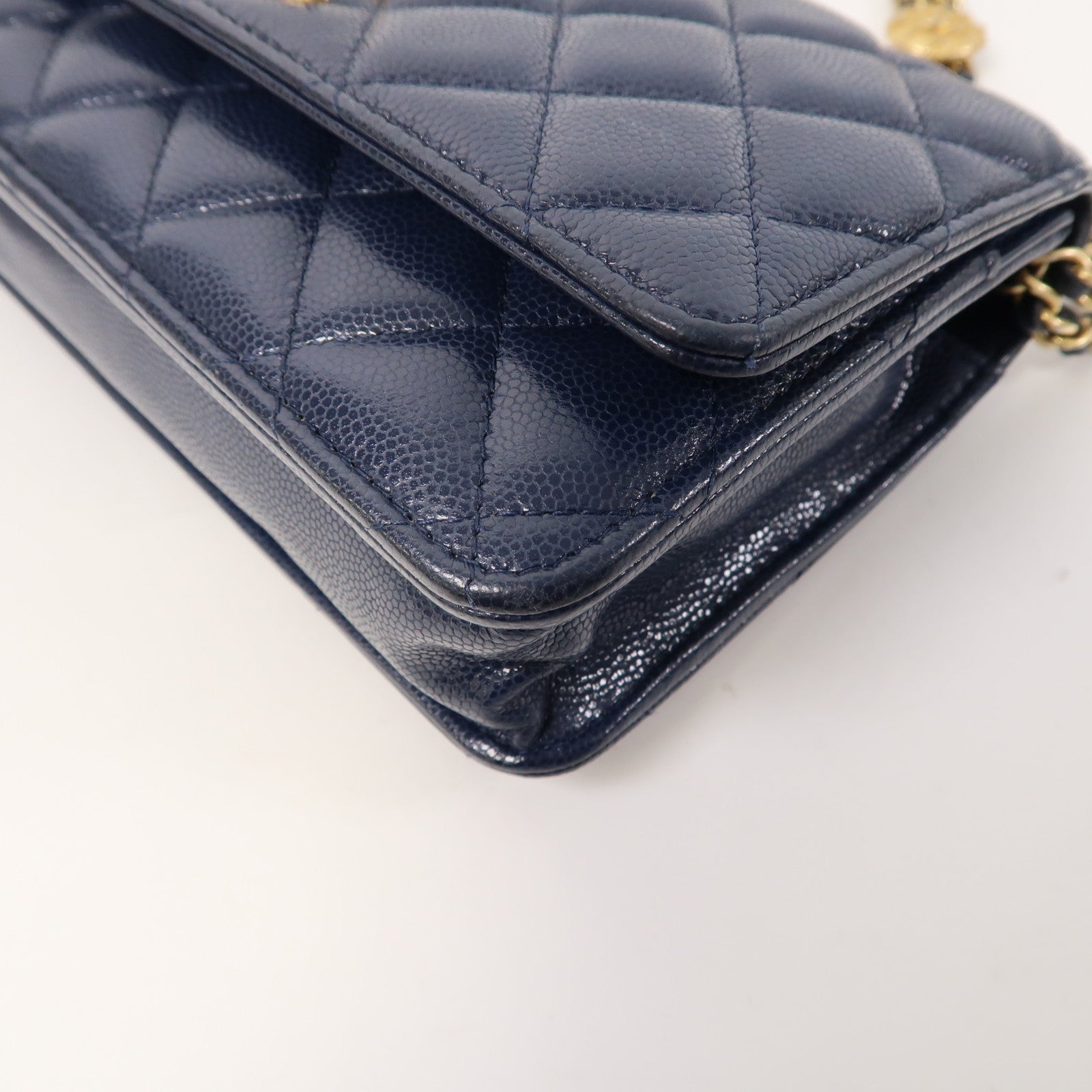 CHANEL 菱格Caviar皮革Wallet On Chain金扣鏈帶肩背袋深藍色