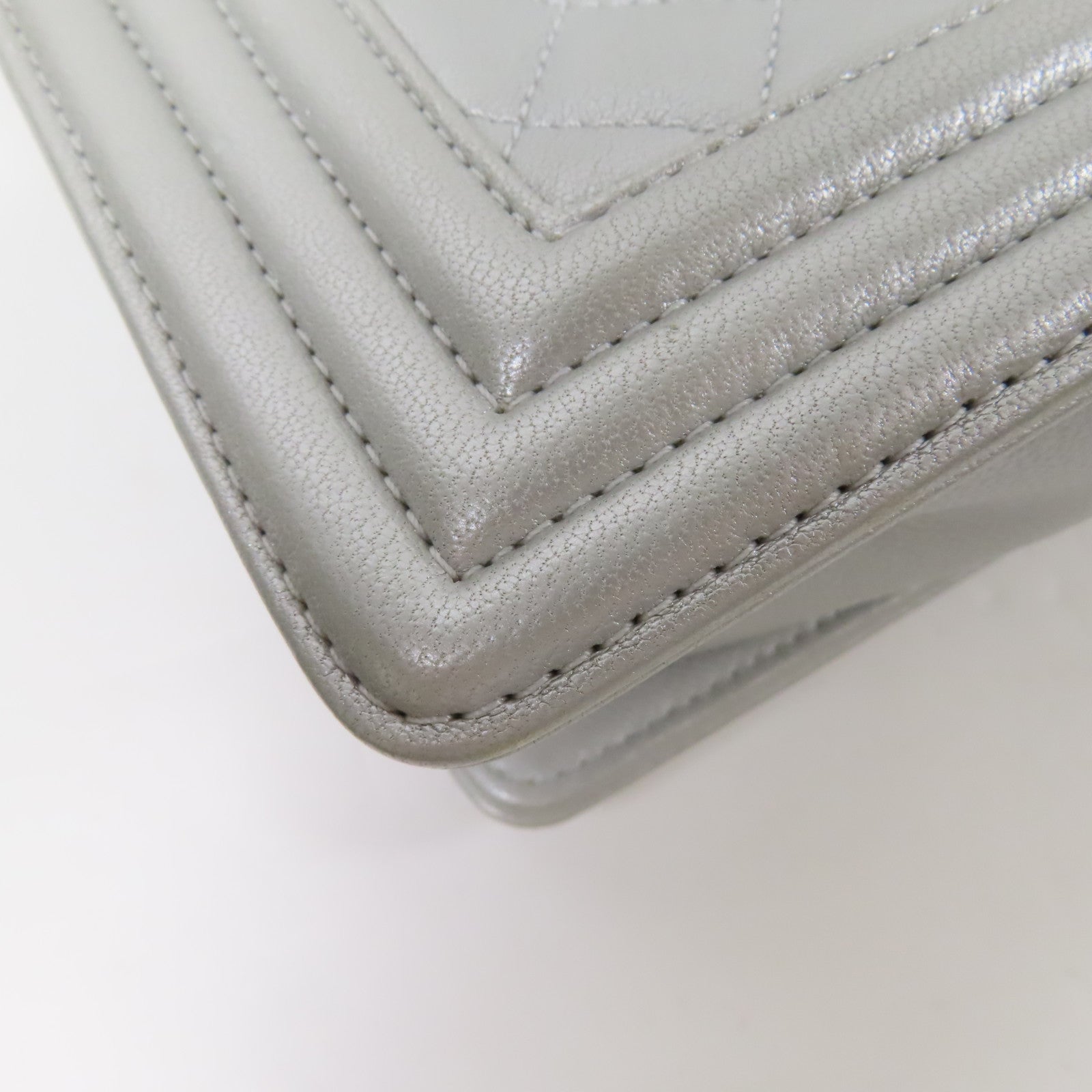 CHANEL 牛皮皮革Boy 25銀扣鏈帶肩背袋