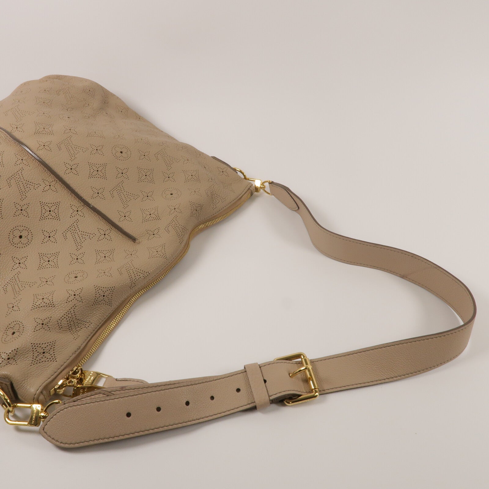 LOUIS VUITTON Mahina Selene MM