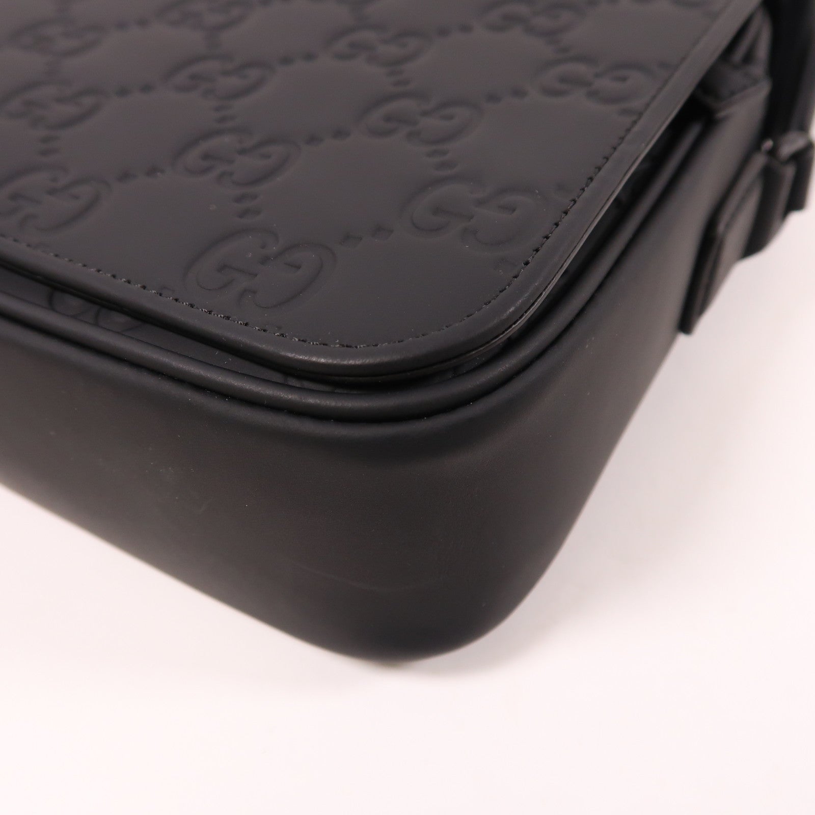 GUCCI【激減優惠】 橡膠效果皮革Small Crossbody Bag肩背袋黑色