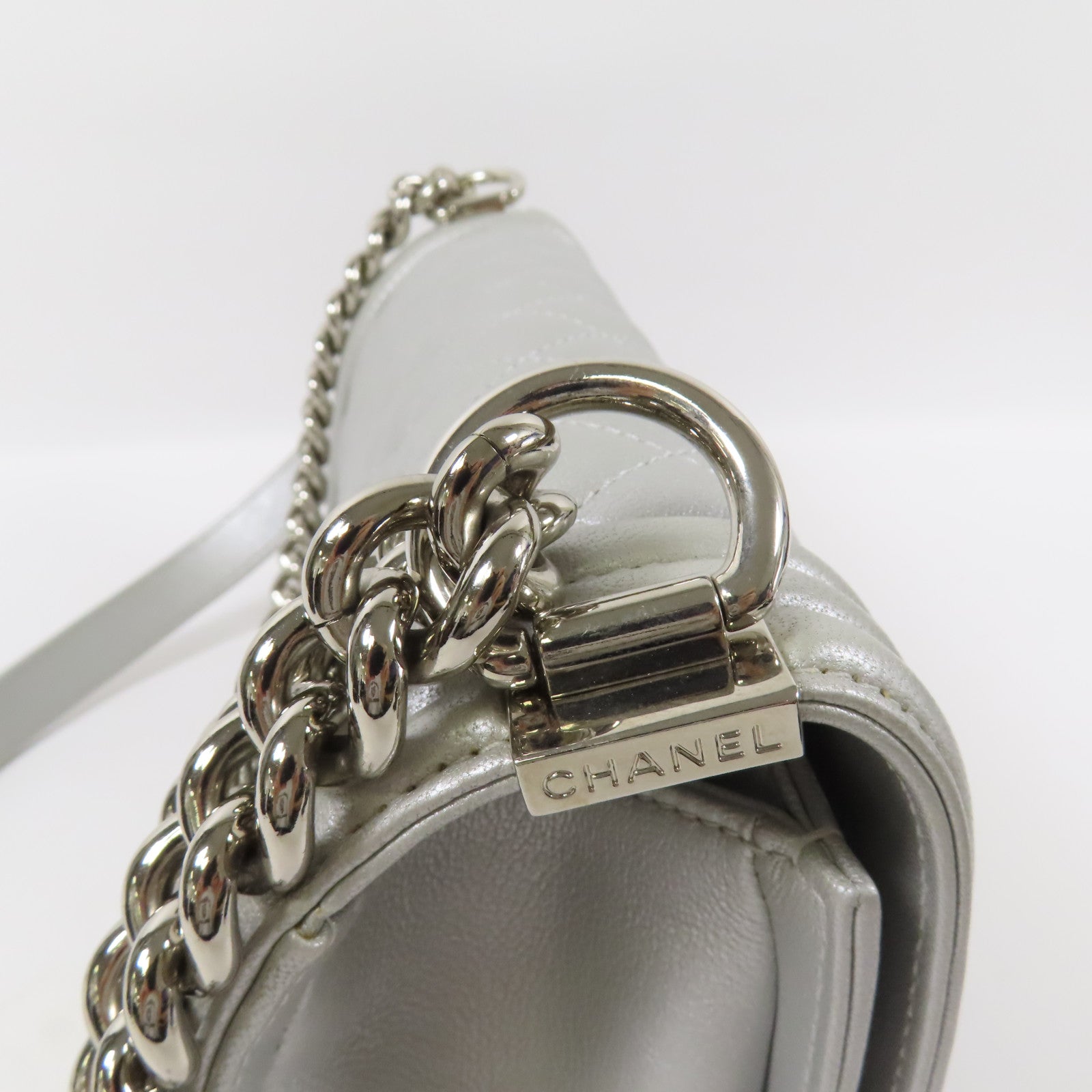 CHANEL 牛皮皮革Boy 25銀扣鏈帶肩背袋