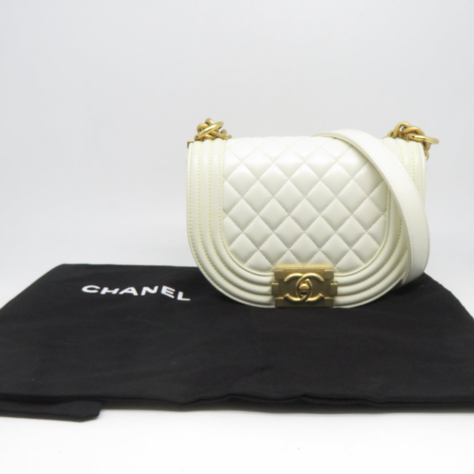 CHANEL **【激減優惠】菱格Caviar皮革Boy Messenger金扣鏈帶肩背袋白色
