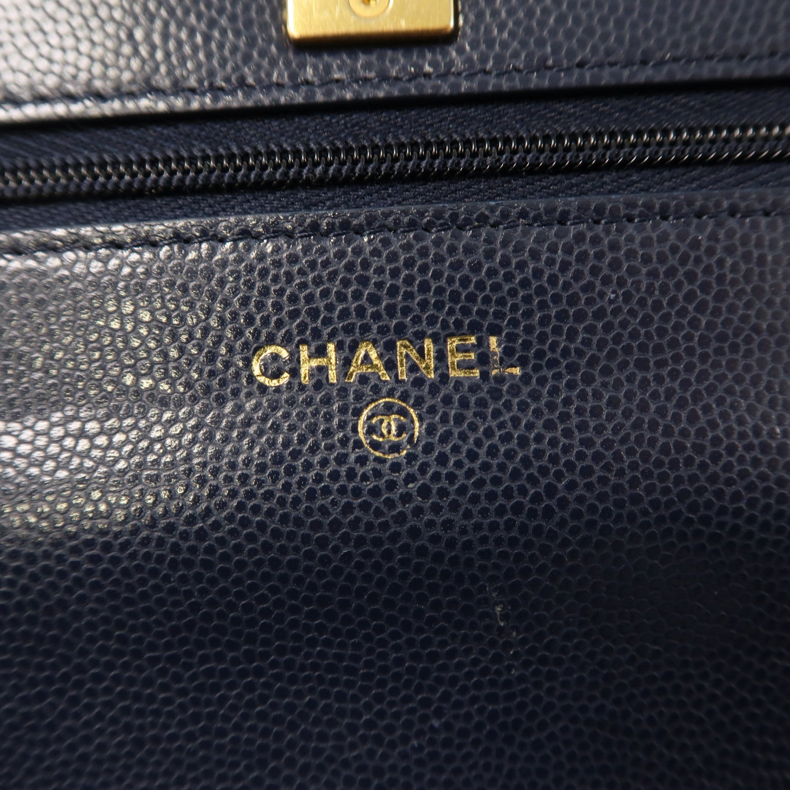 CHANEL 菱格Caviar皮革Wallet On Chain金扣鏈帶肩背袋深藍色