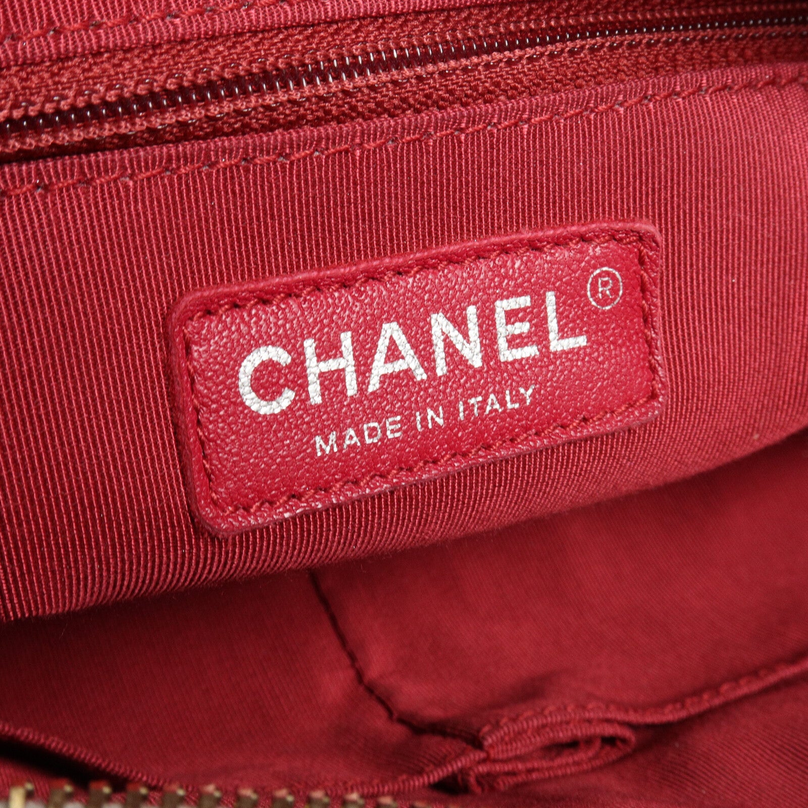 CHANEL 牛皮皮革Gabrielle Hobo Medium鏈帶肩背袋