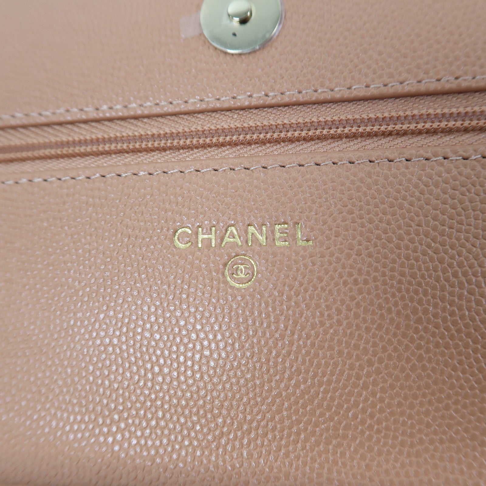 CHANEL 菱格Caviar皮革Wallet On Chain金扣鏈帶肩背袋三文魚色