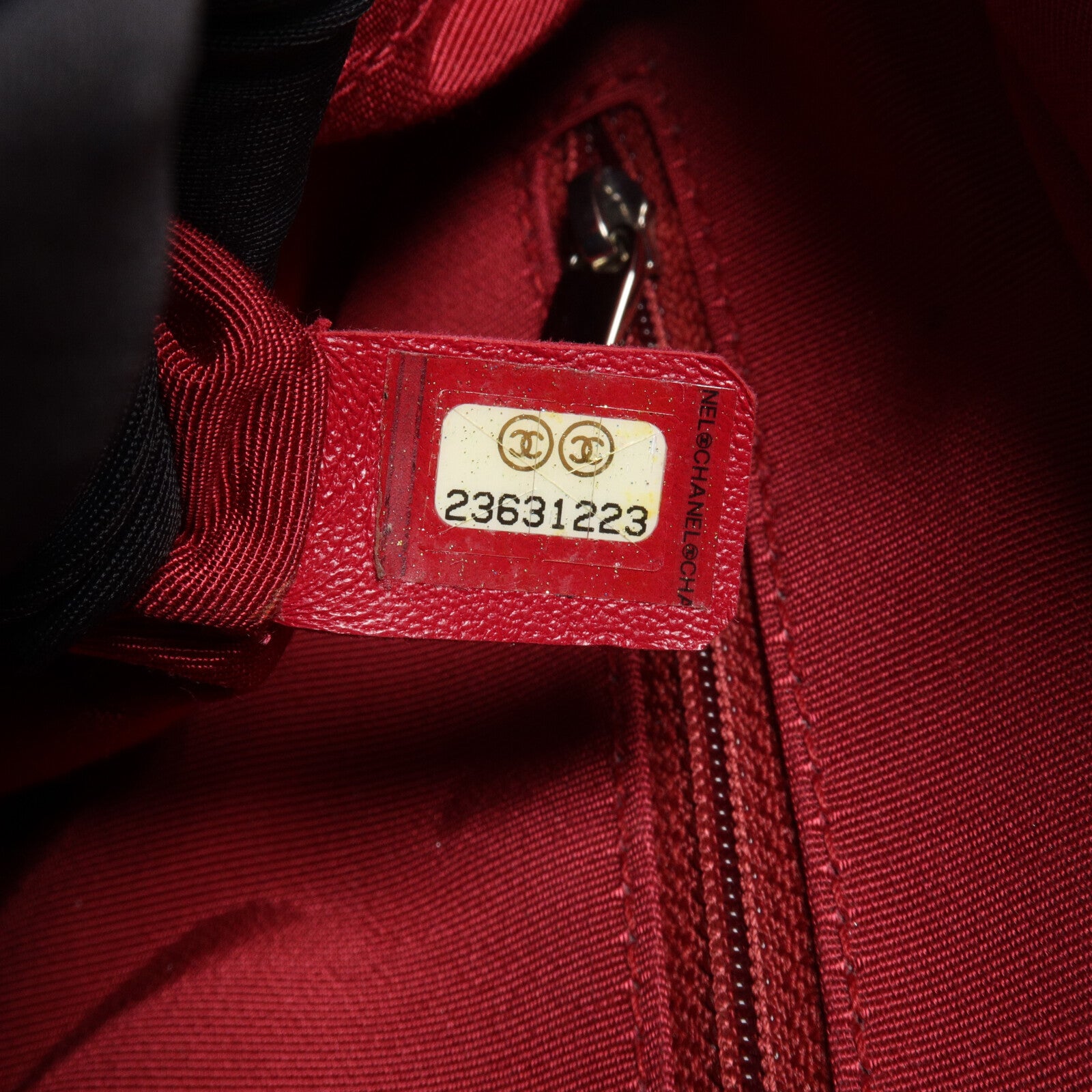 CHANEL 牛皮皮革Gabrielle Hobo Medium鏈帶肩背袋