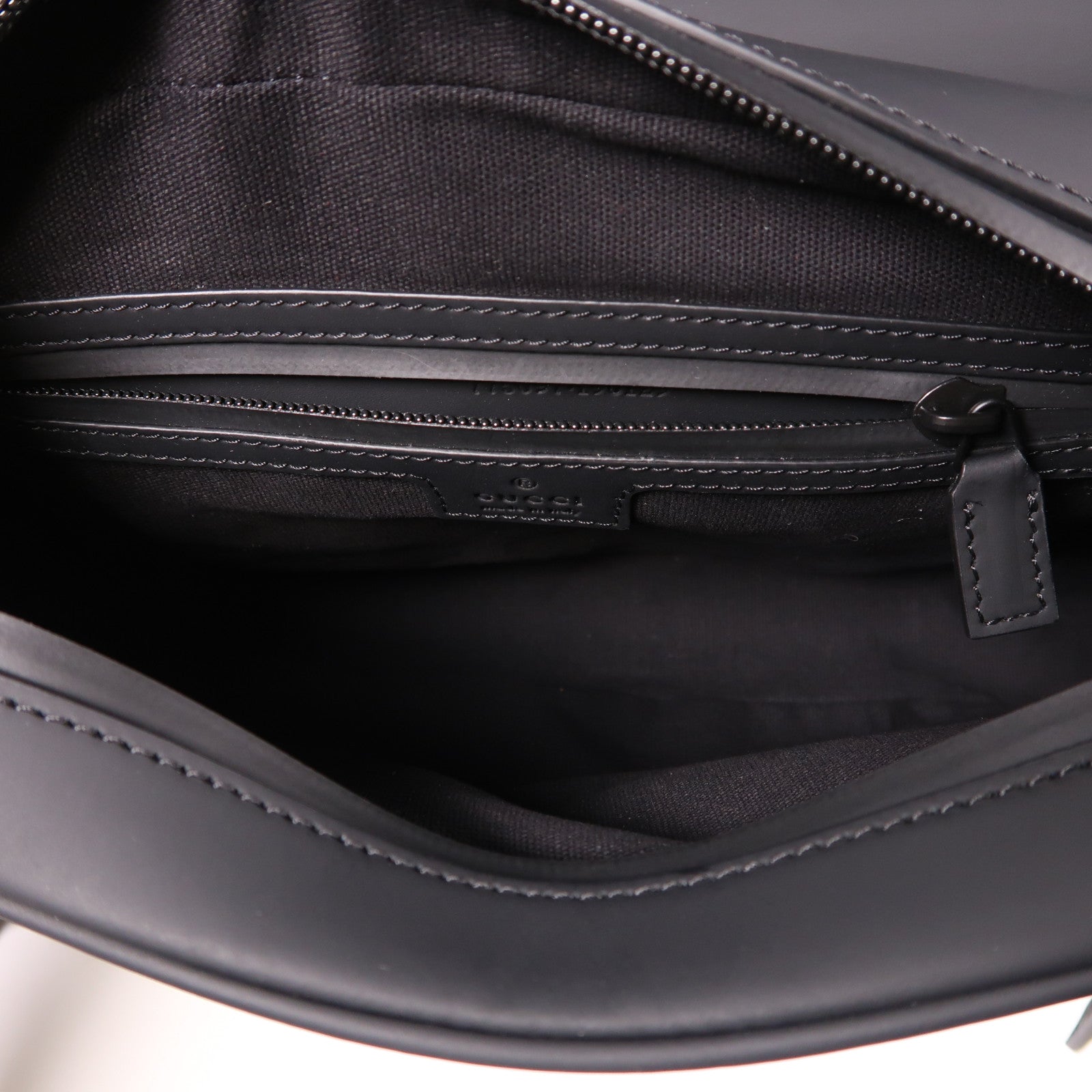 GUCCI【激減優惠】 橡膠效果皮革Small Crossbody Bag肩背袋黑色
