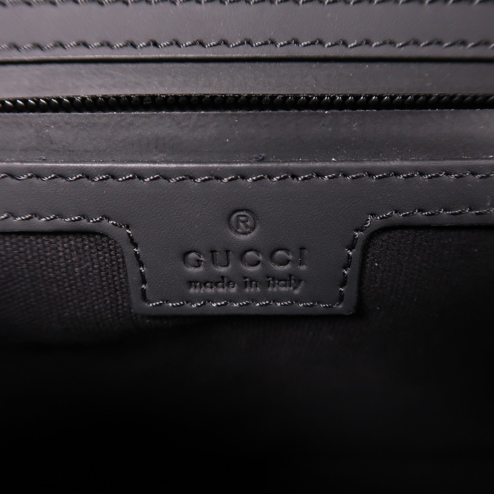 GUCCI【激減優惠】 橡膠效果皮革Small Crossbody Bag肩背袋黑色