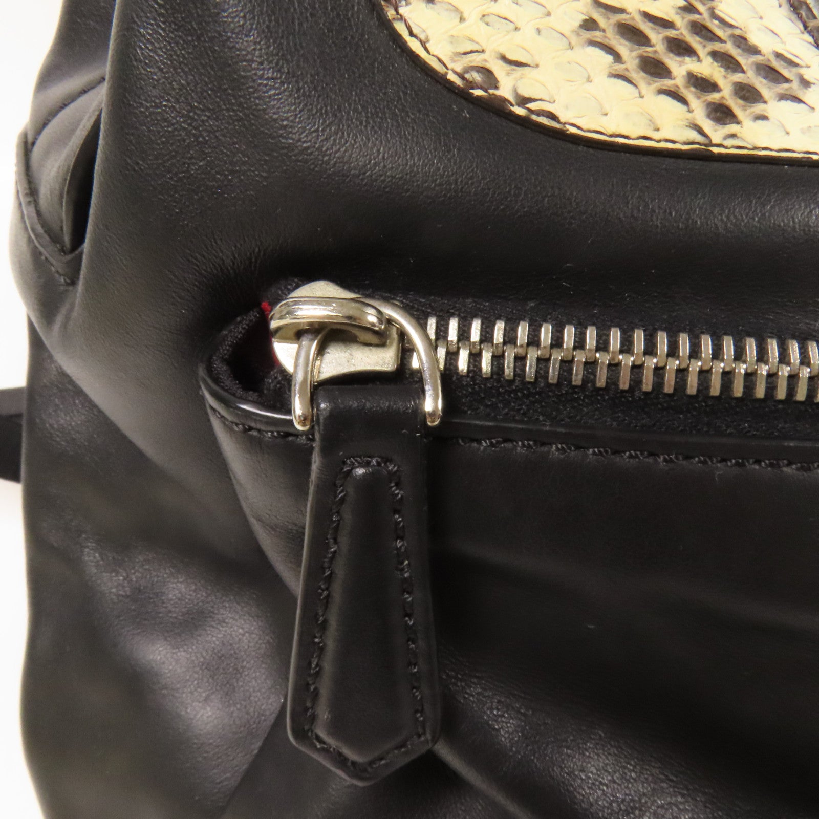 FENDI 牛皮皮革Backpack銀扣背包