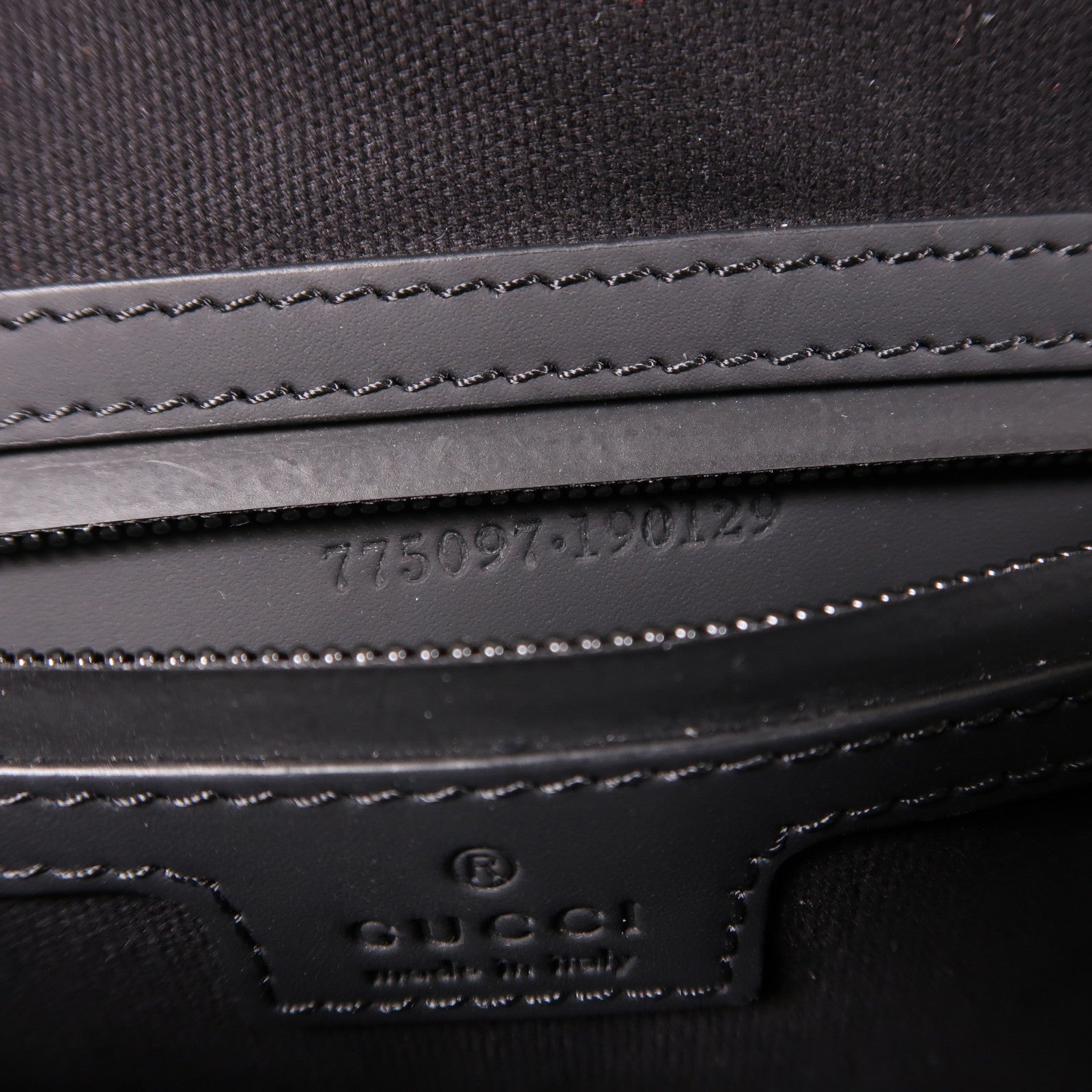 GUCCI【激減優惠】 橡膠效果皮革Small Crossbody Bag肩背袋黑色
