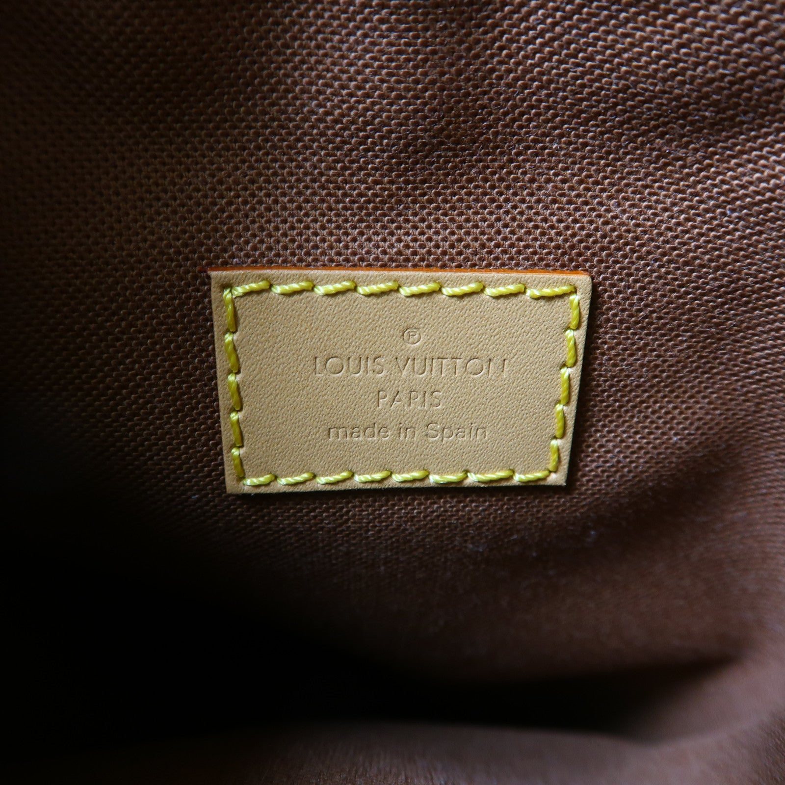 LOUIS VUITTON Monogram Fold Me Pouch金扣肩背袋啡色