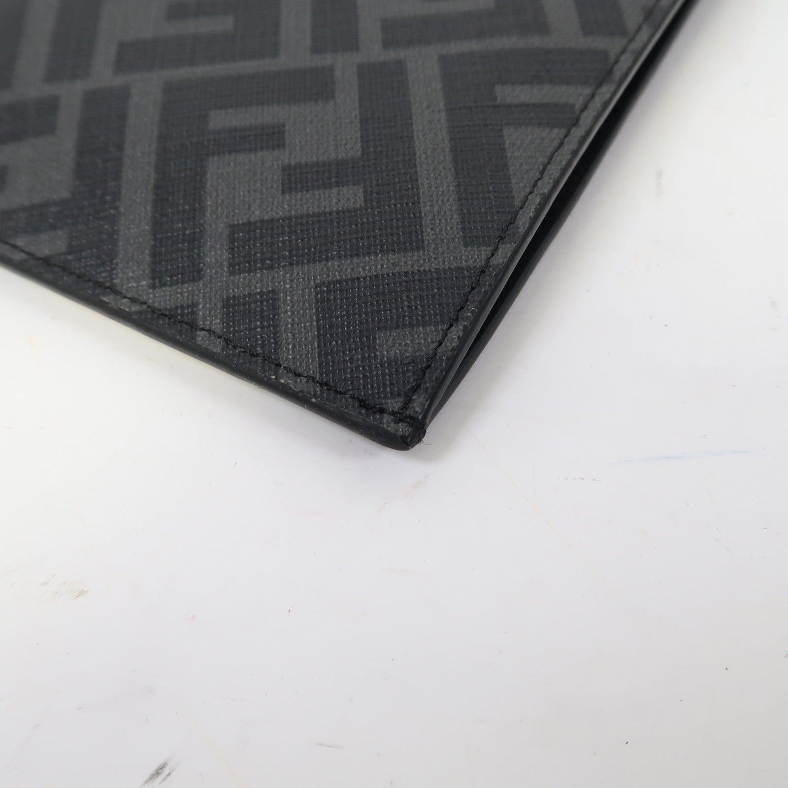 FENDI 塗層帆布/皮革Diagonal Flat Pouch銀扣手拿包黑色/黃色