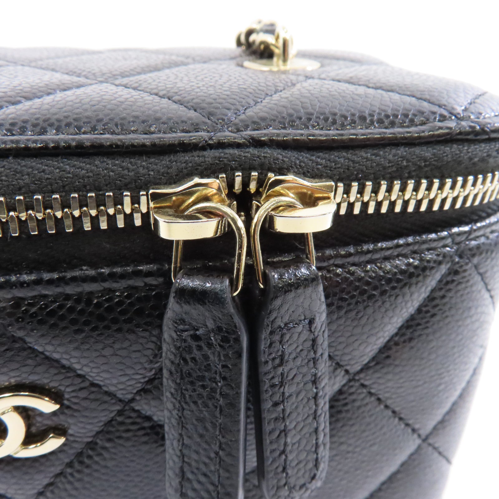CHANEL 菱格Caviar皮革Vanity Case金扣鏈帶肩背袋黑色
