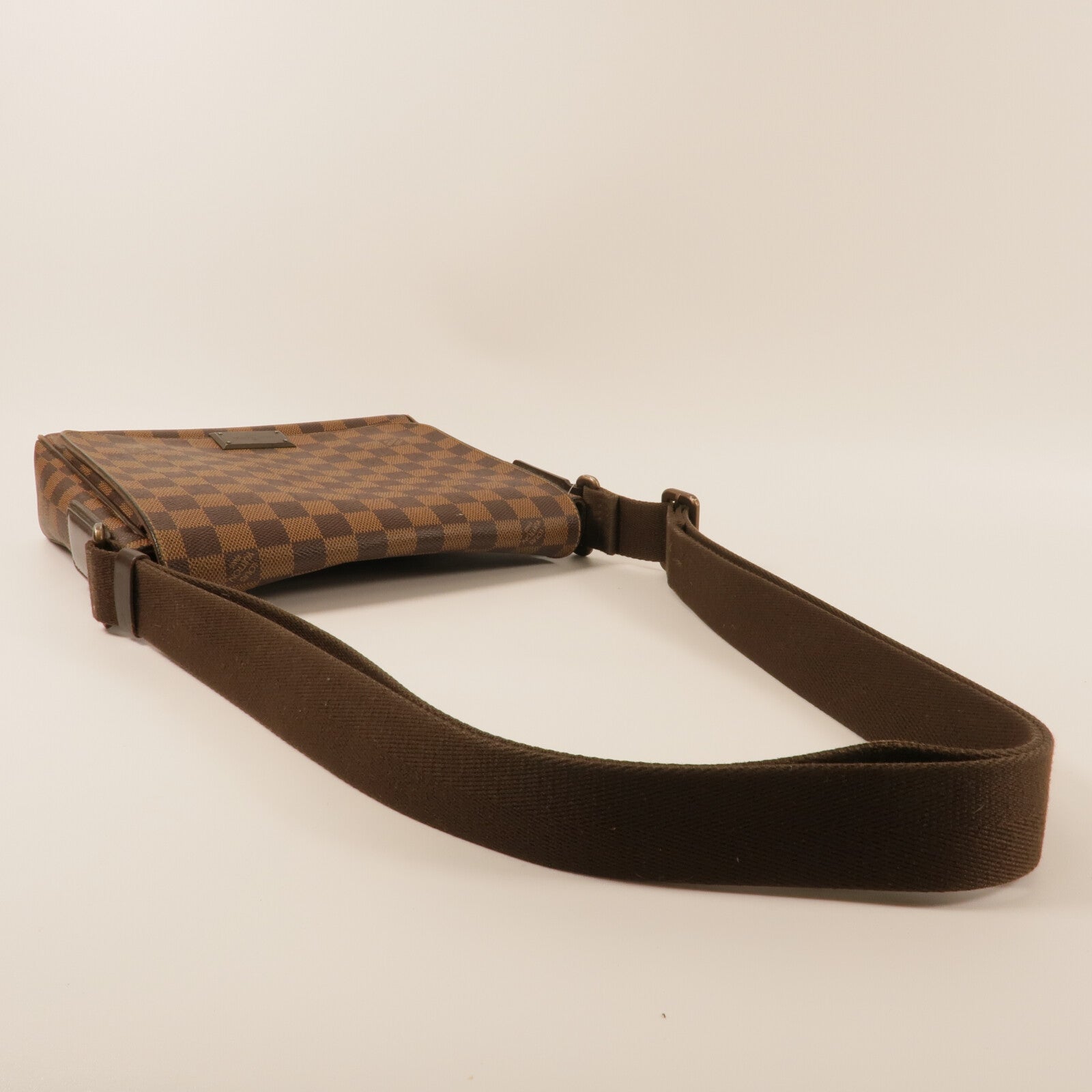 LOUIS VUITTON Damier District PM肩背袋