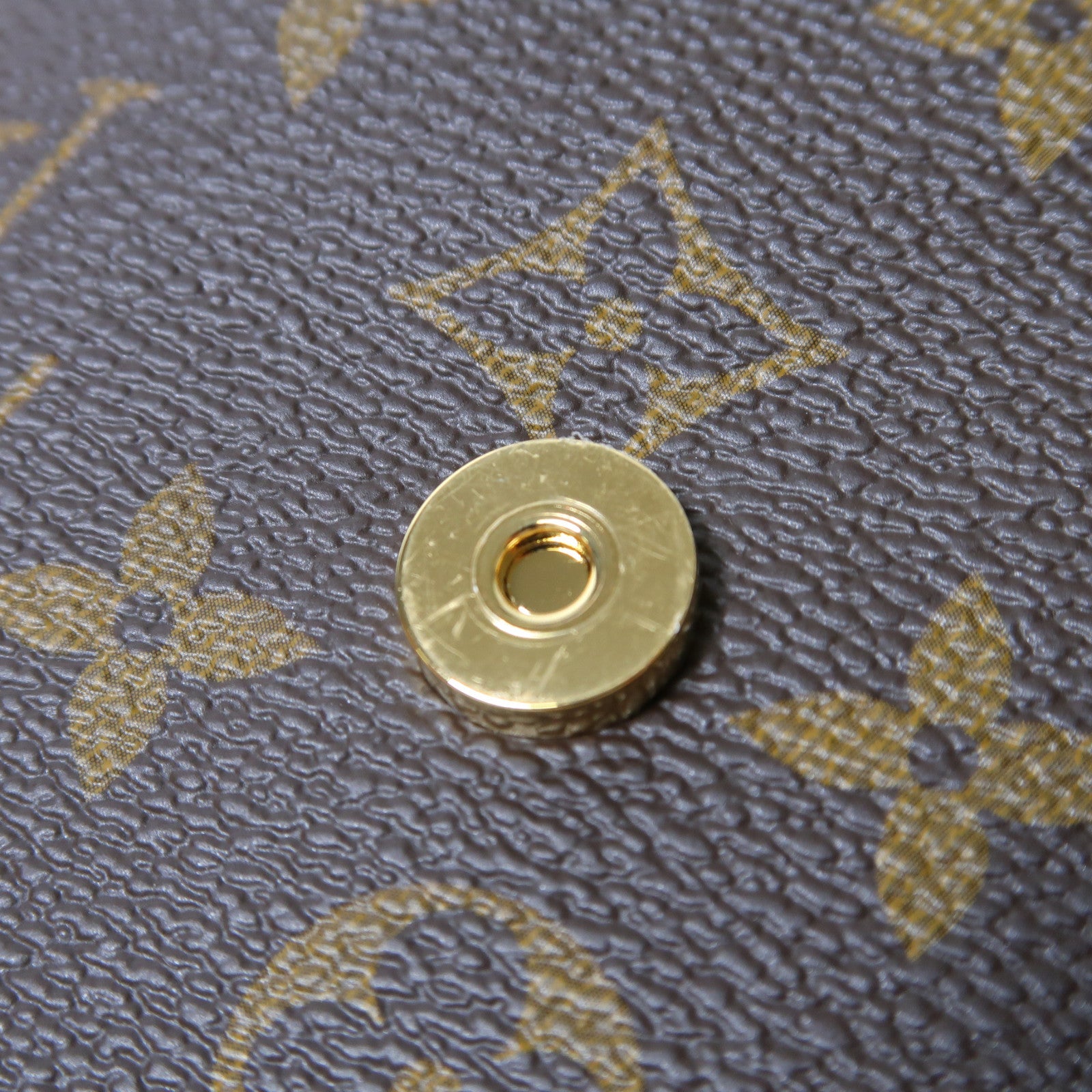 LOUIS VUITTON Monogram Fold Me Pouch金扣肩背袋啡色