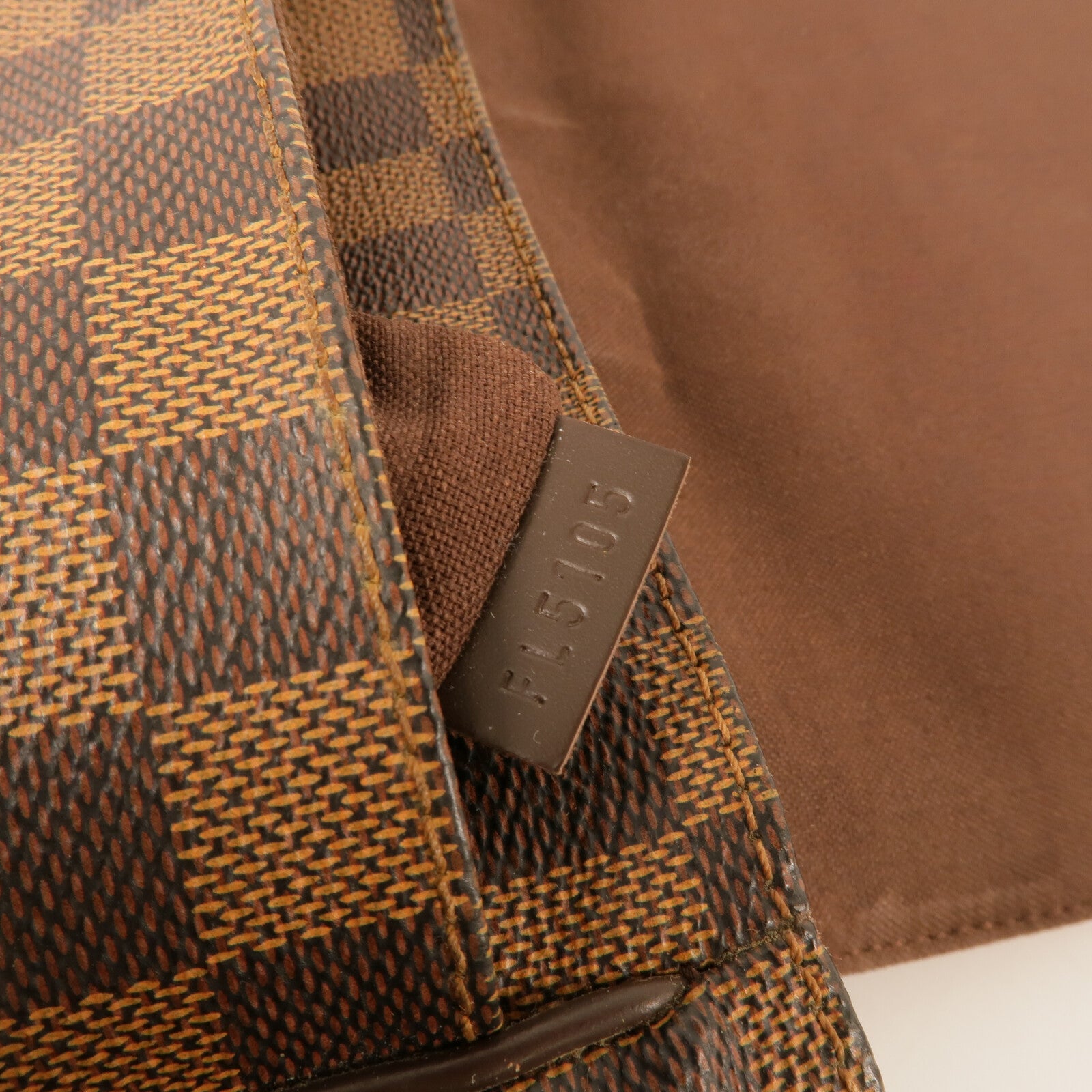 LOUIS VUITTON Damier District PM肩背袋