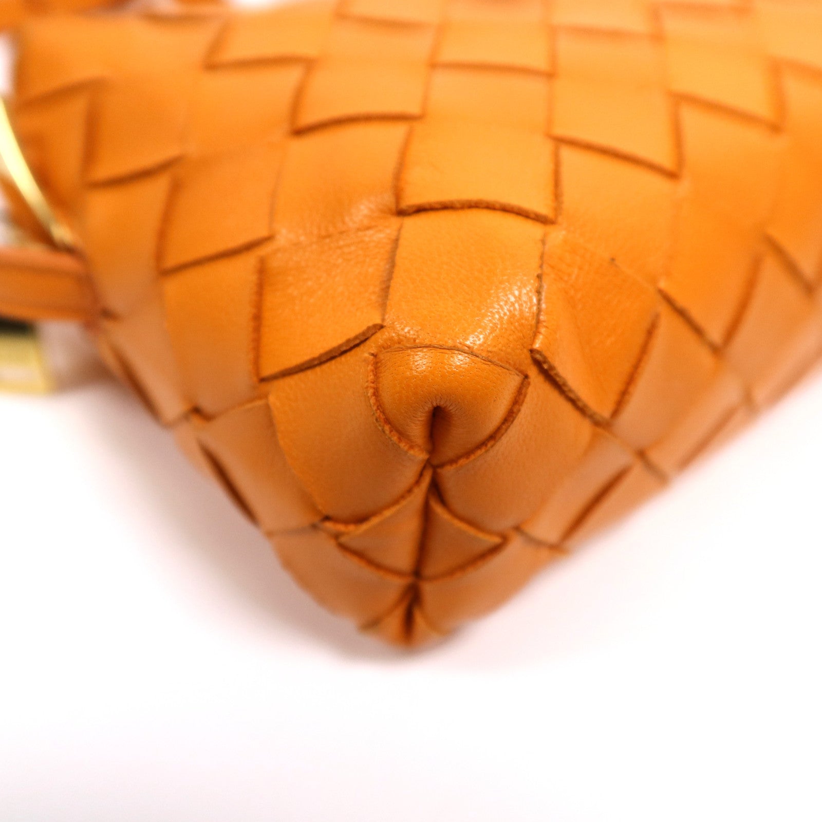 BOTTEGA VENETA 羊皮皮革MINI LOOP金扣肩背袋