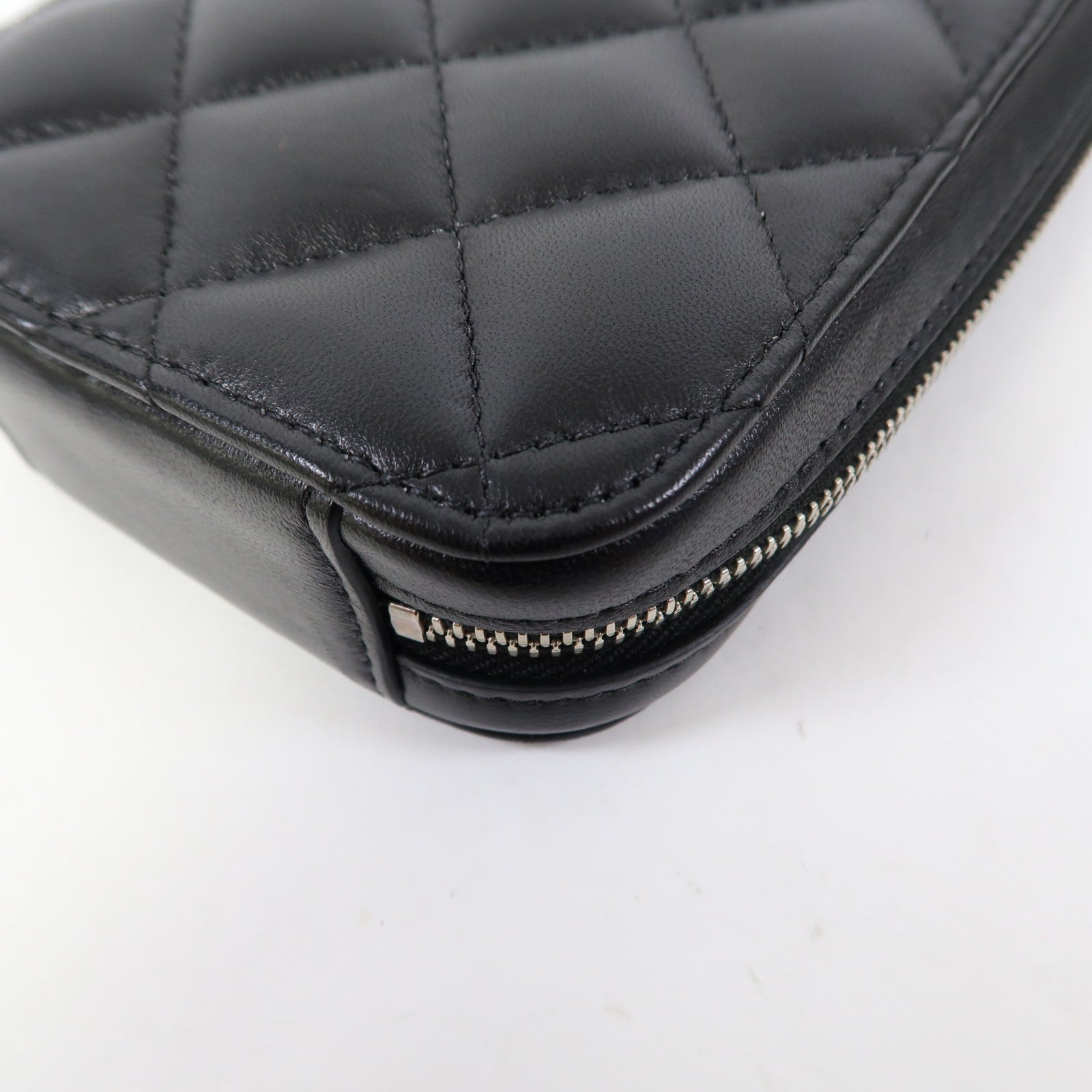 CHANEL 【激減優惠】菱格羊皮皮革Phone Bag銀扣鏈帶肩背袋黑色