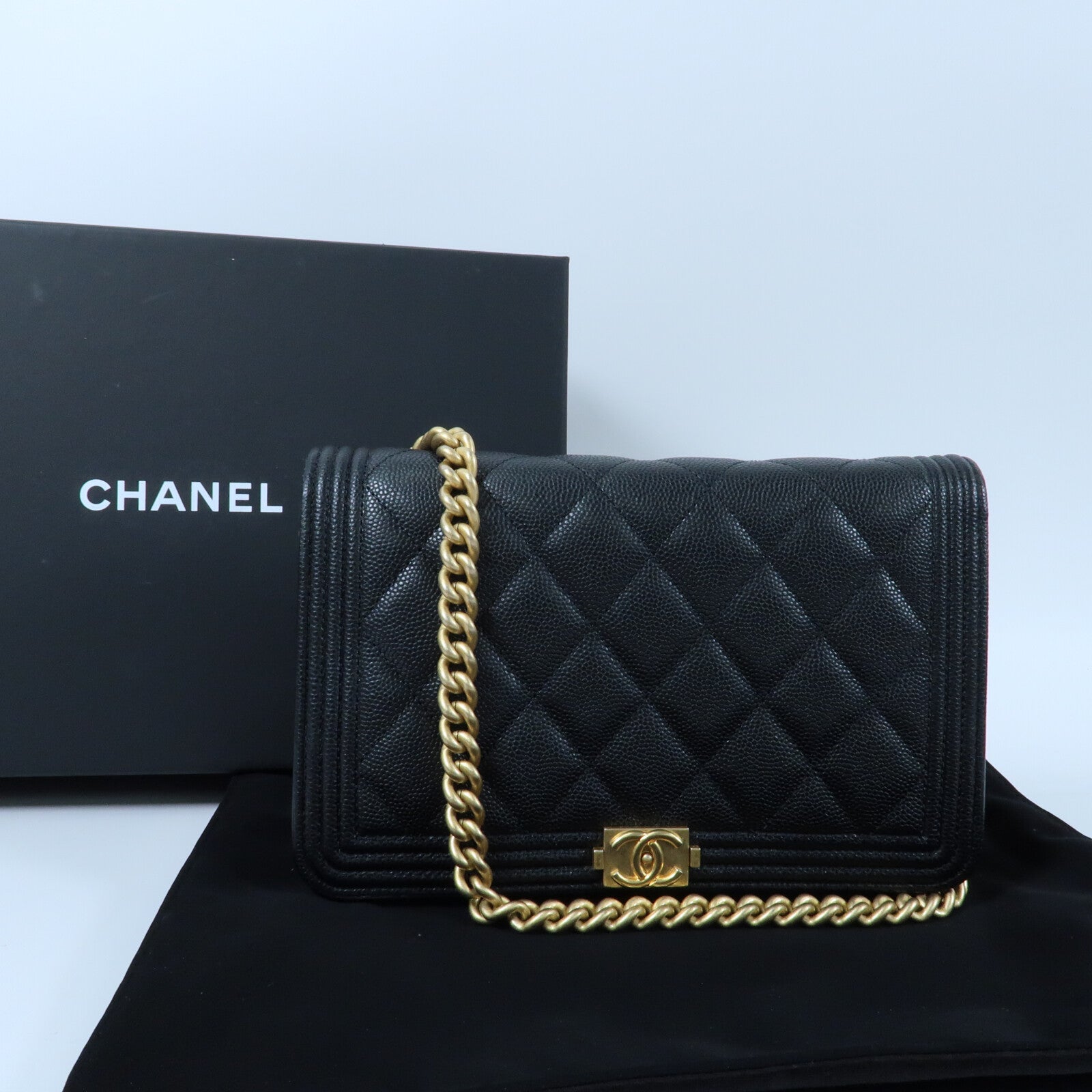 CHANEL 牛皮皮革Boy Wallet On Chain金扣鏈帶肩背袋