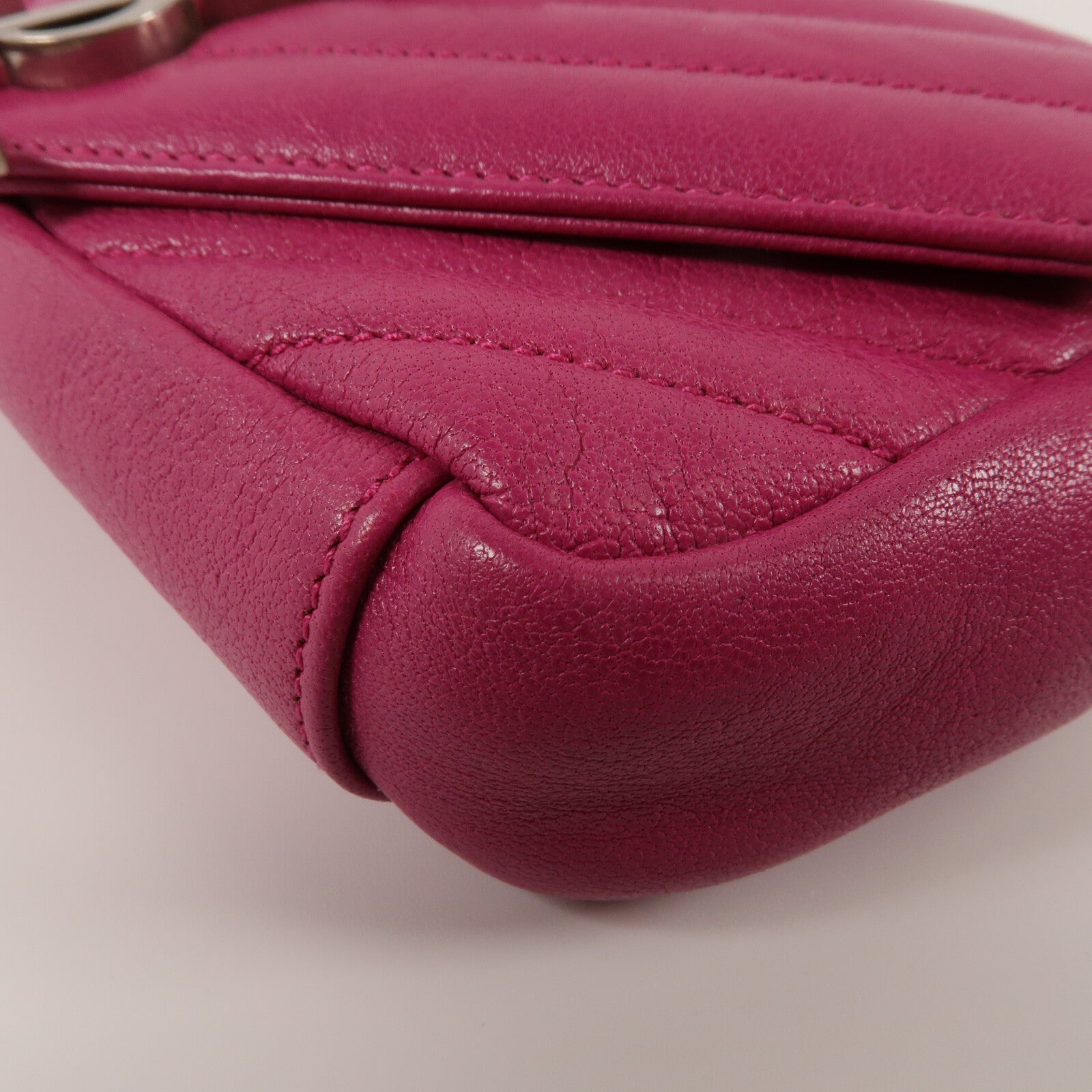 YVES SAINT LAURENT 牛皮皮革Classic Baby鏈帶肩背袋
