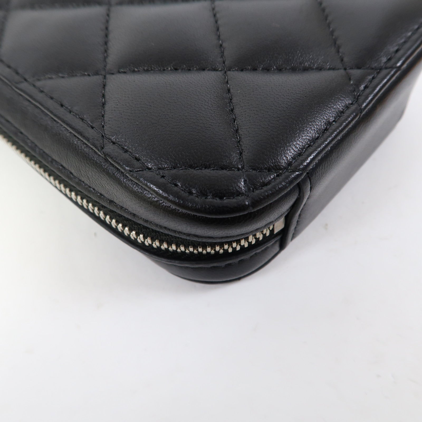 CHANEL 【激減優惠】菱格羊皮皮革Phone Bag銀扣鏈帶肩背袋黑色