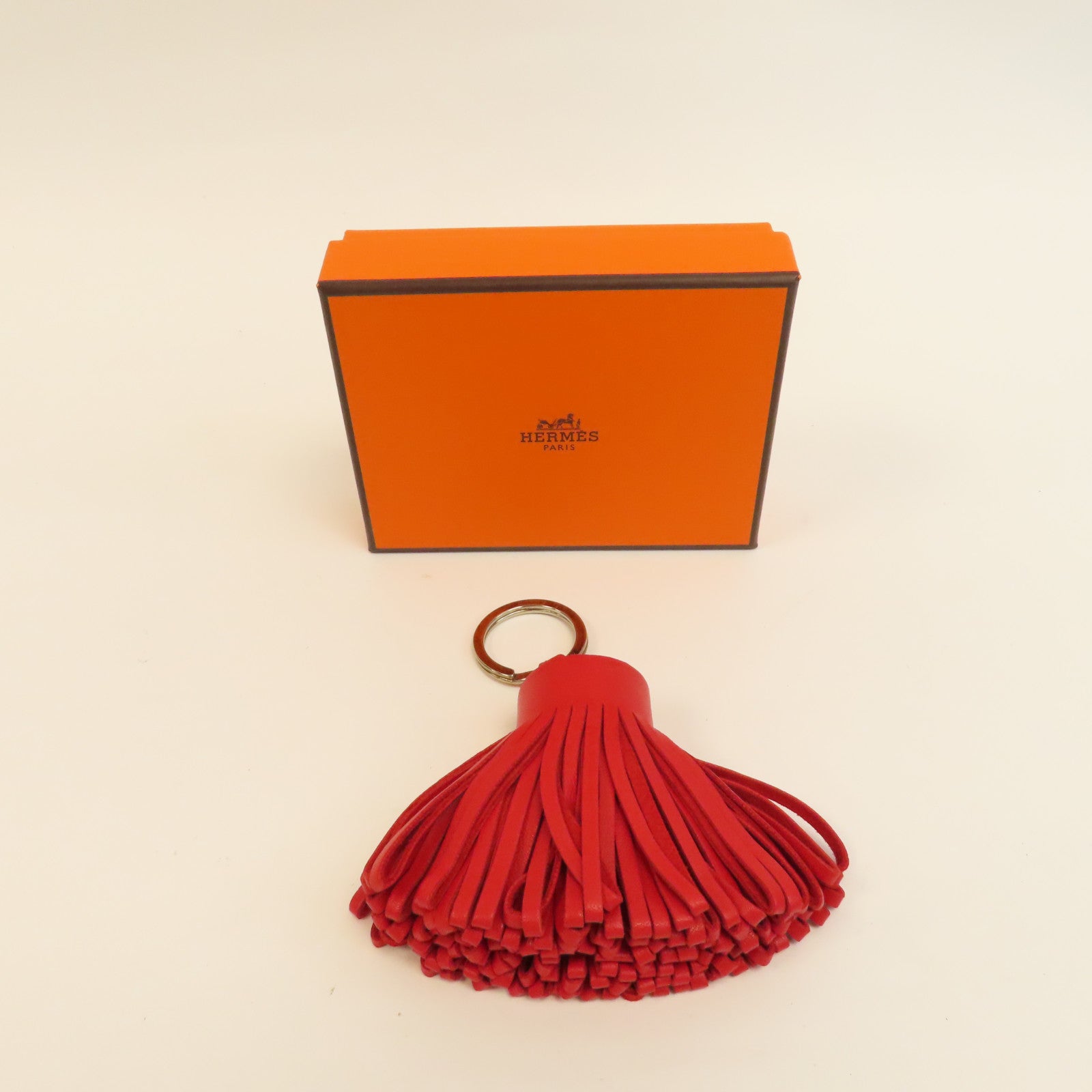 HERMES 【激減優惠】Swift皮革Carmen金釦掛飾紅色