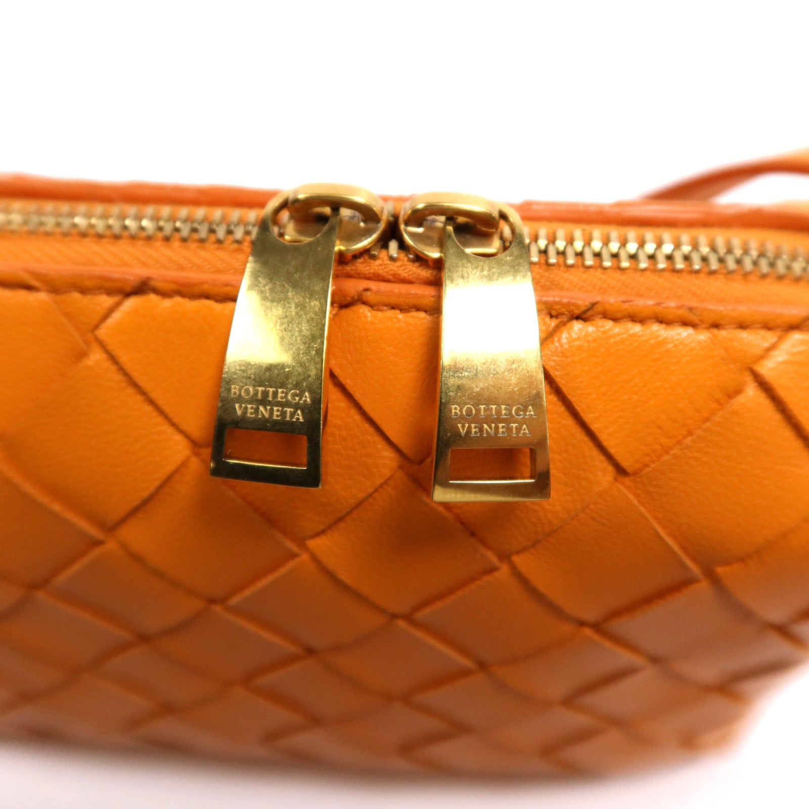 BOTTEGA VENETA 羊皮皮革MINI LOOP金扣肩背袋