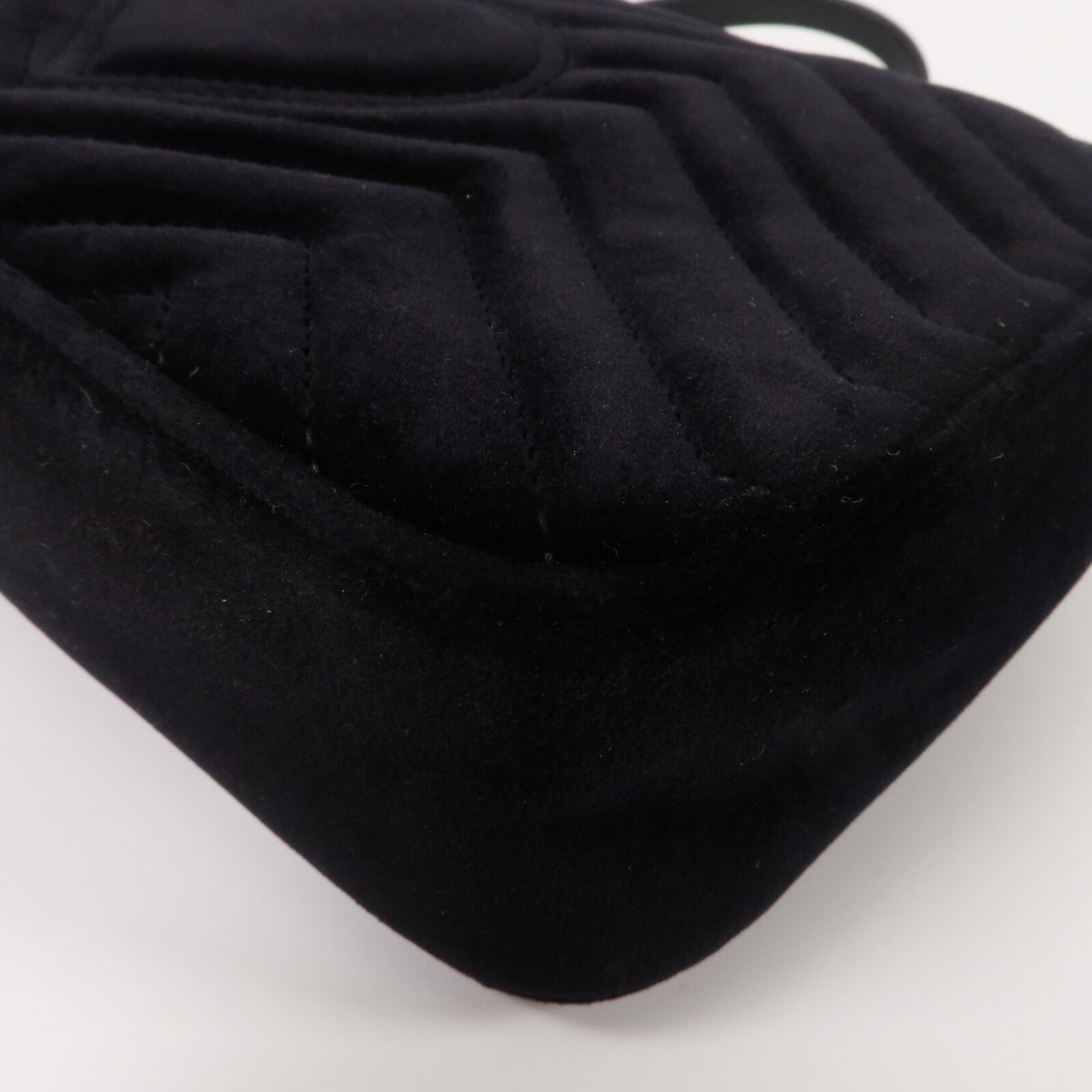 GUCCI 天鵝絨GG Marmont Shoulder Bag鏈帶肩背袋