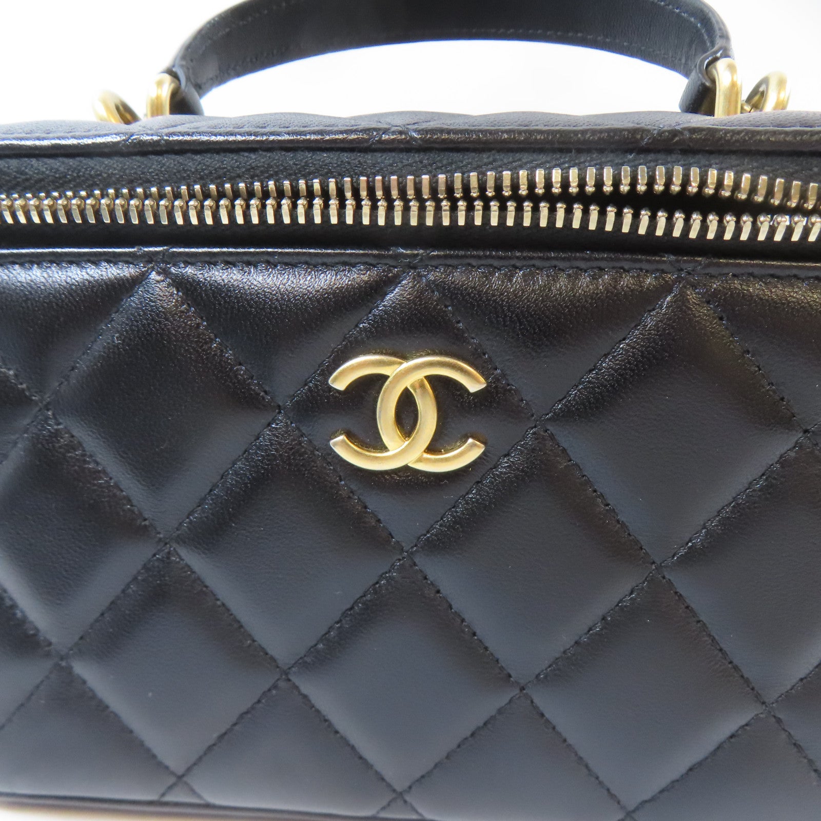 CHANEL 【激減優惠】菱格羊皮皮革Vanity Case金扣鏈帶肩背袋黑色