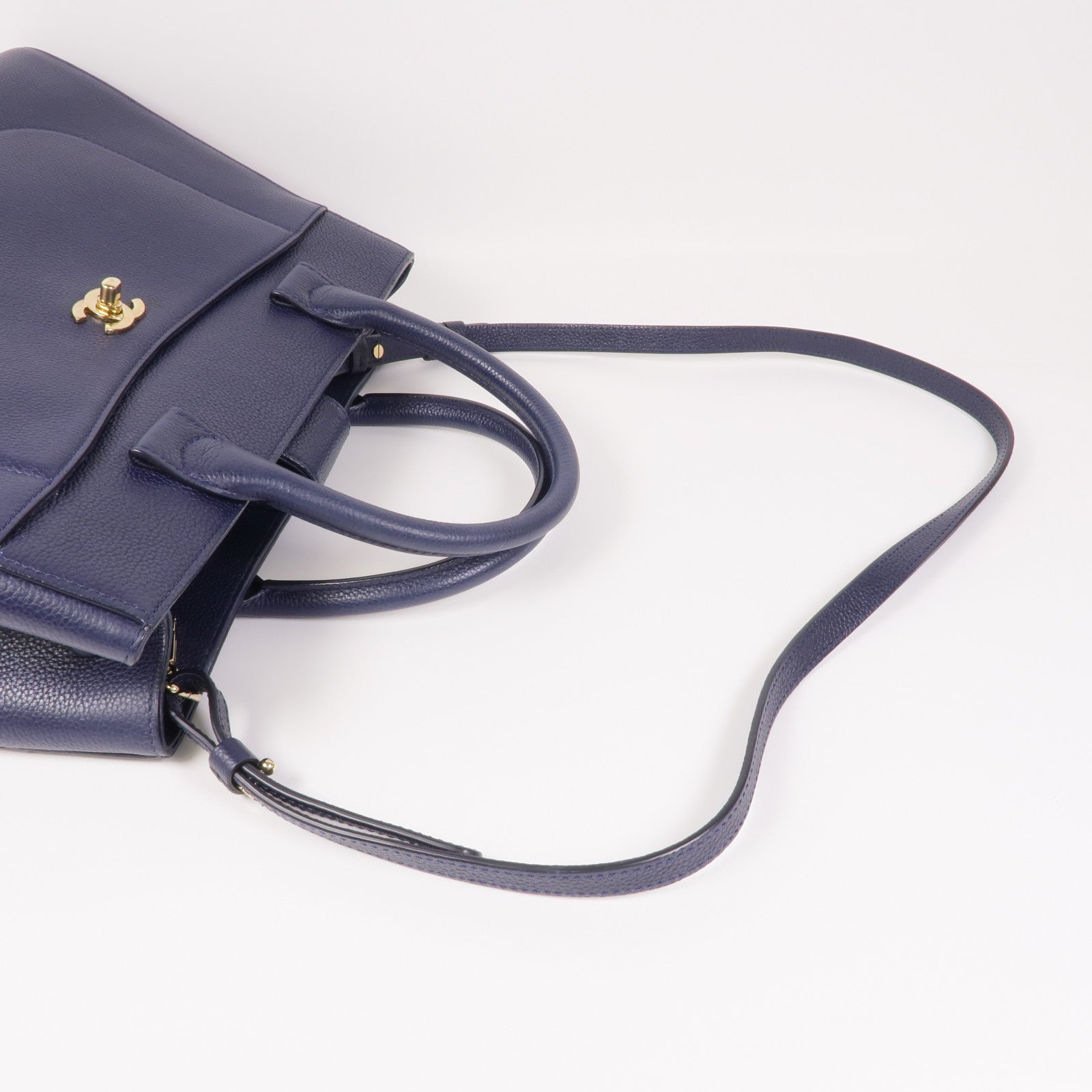 CHANEL 牛皮皮革Neo Executive 2way Shoulder Bag金扣手挽肩背兩用袋