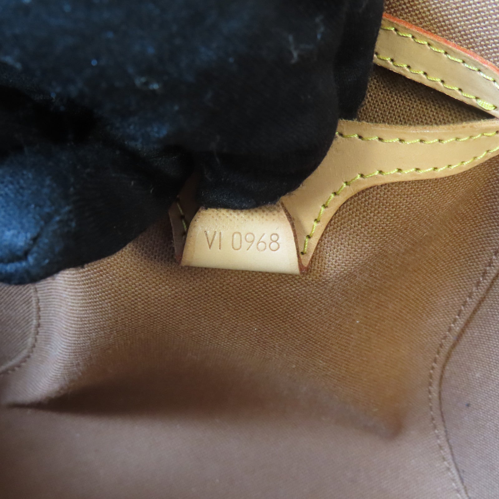 LOUIS VUITTON Monogram Ellipse PM金扣手挽袋啡色