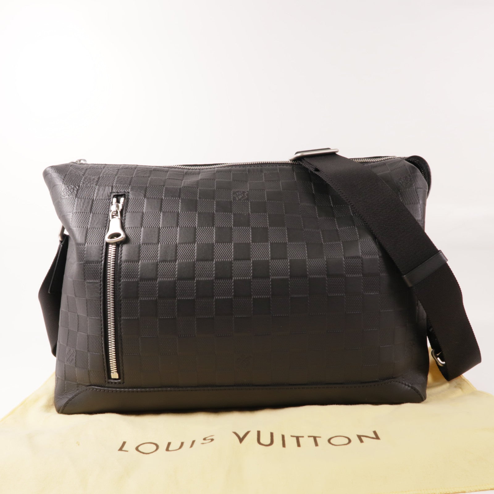 LOUIS VUITTON Damier Infini Discovery Messenger MM銀扣肩背袋