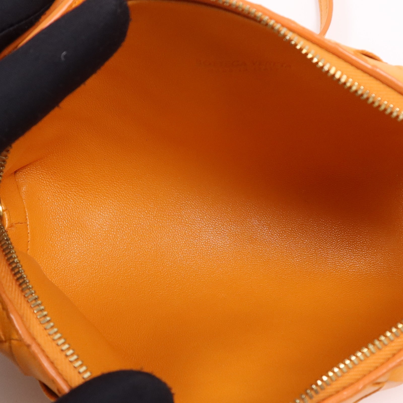 BOTTEGA VENETA 羊皮皮革MINI LOOP金扣肩背袋