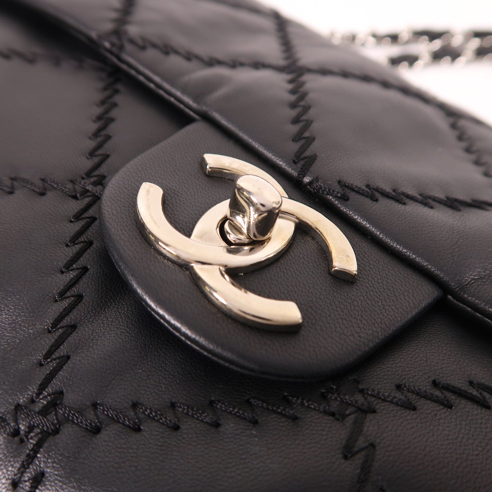 CHANEL 皮革Chain Shoulder銀扣鏈帶肩背袋黑色