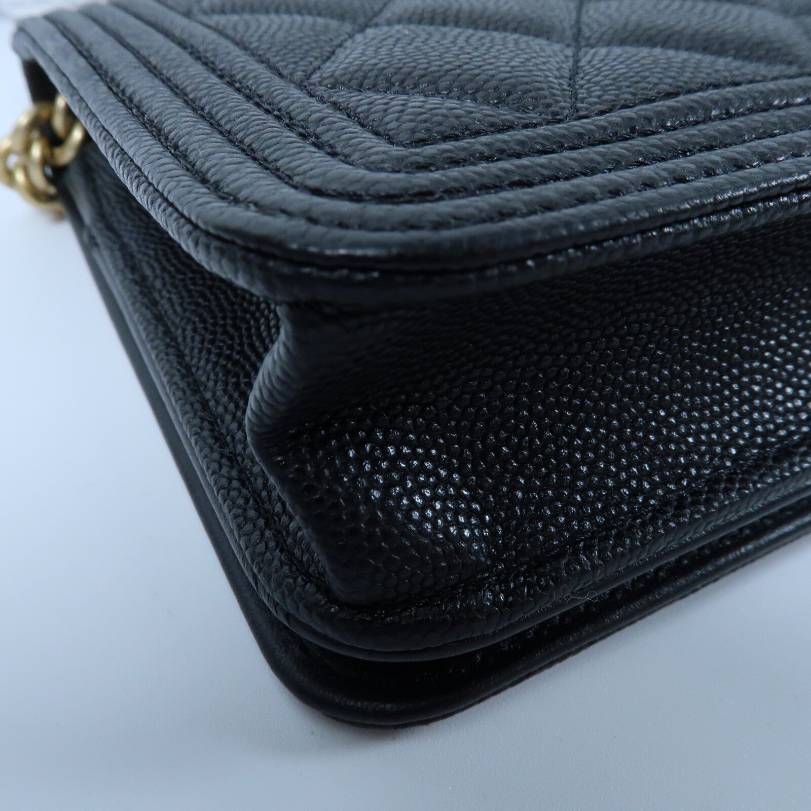 CHANEL 牛皮皮革Boy Wallet On Chain金扣鏈帶肩背袋