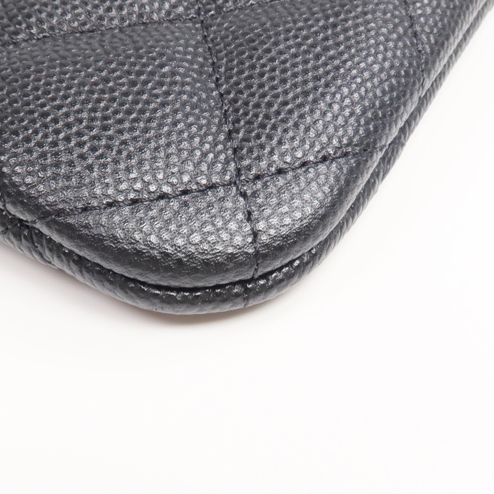 CHANEL 牛皮皮革Mini Pouch金扣手拿包