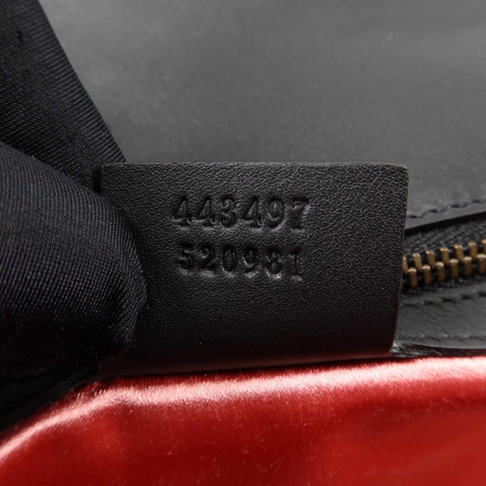 GUCCI 天鵝絨GG Marmont Shoulder Bag鏈帶肩背袋